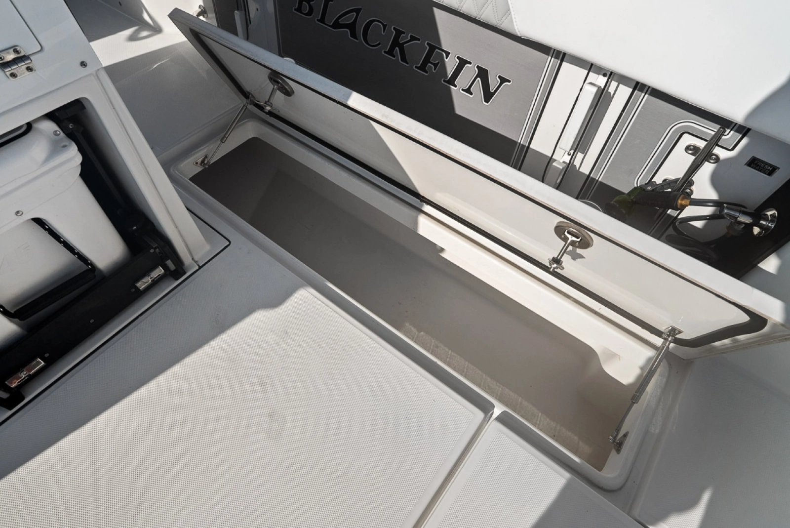 2023 Blackfin 332 cc