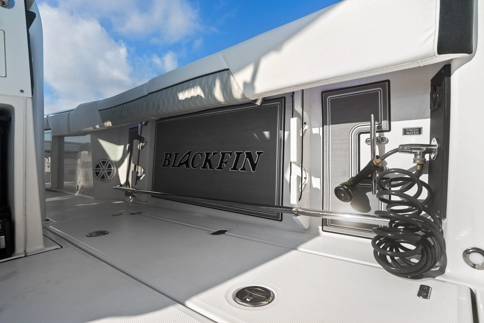 2023 Blackfin 332 cc