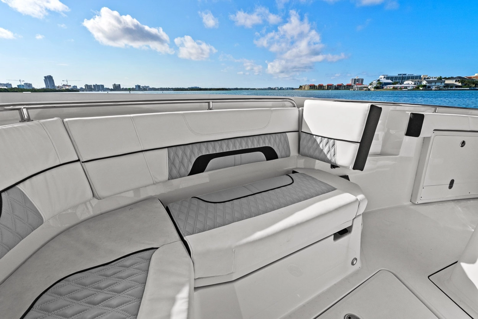 2023 Blackfin 332 cc