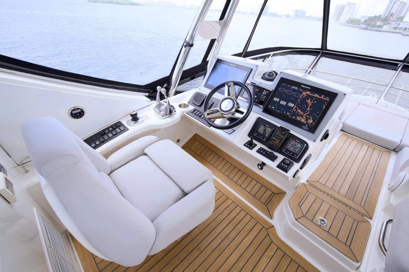 2017 Sea Ray L590 Flybridge