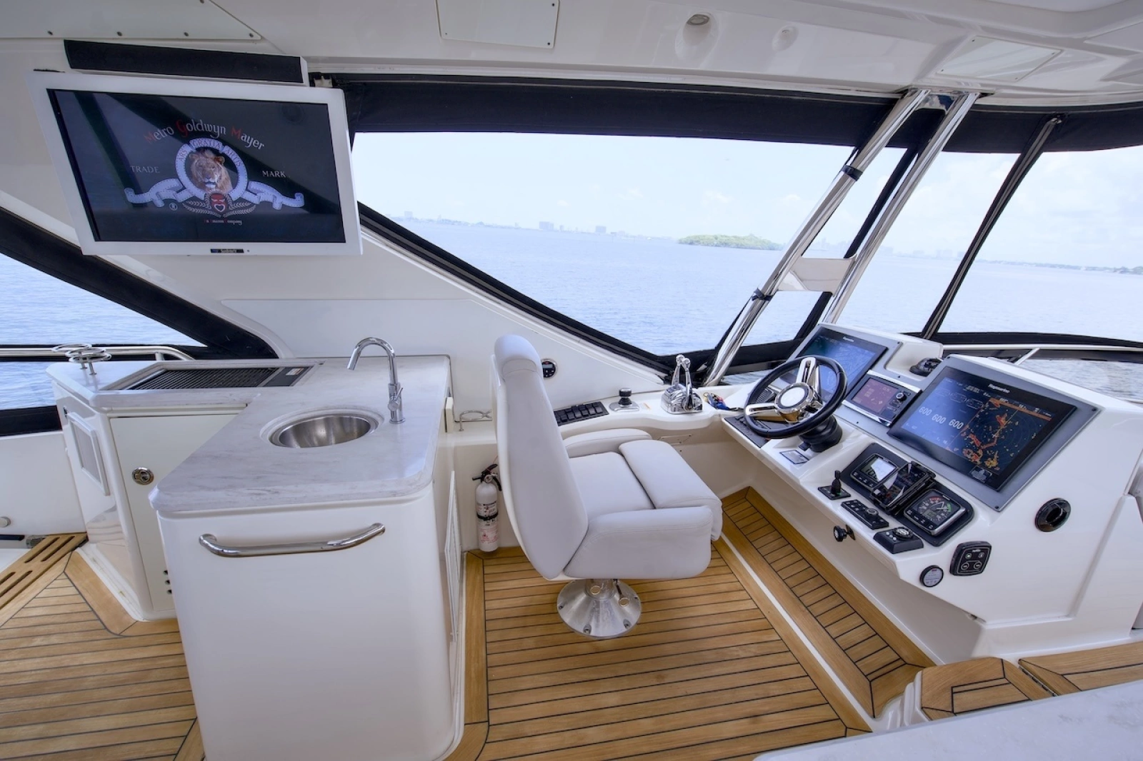 2017 Sea Ray L590 Flybridge