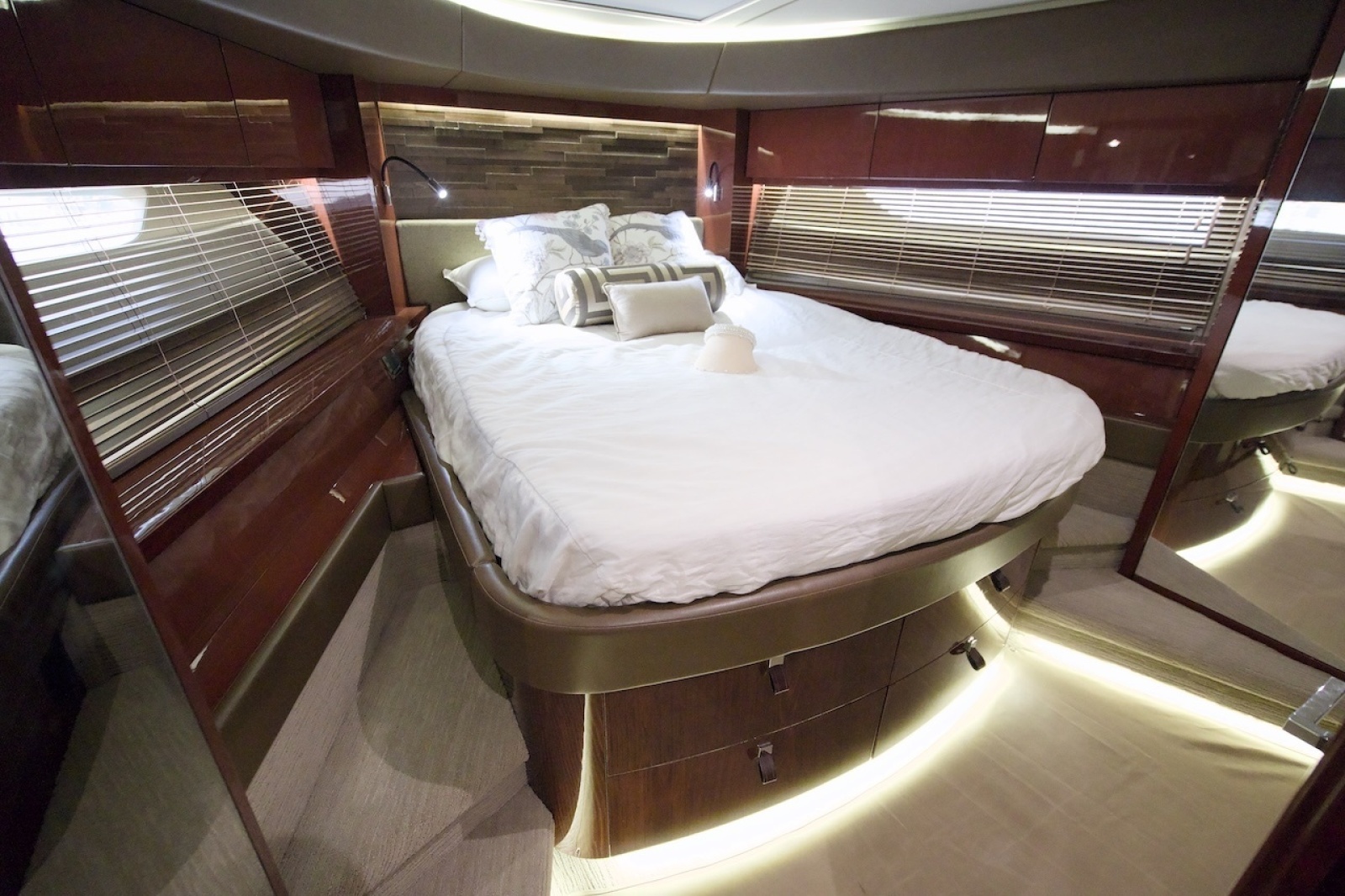 2017 Sea Ray L590 Flybridge