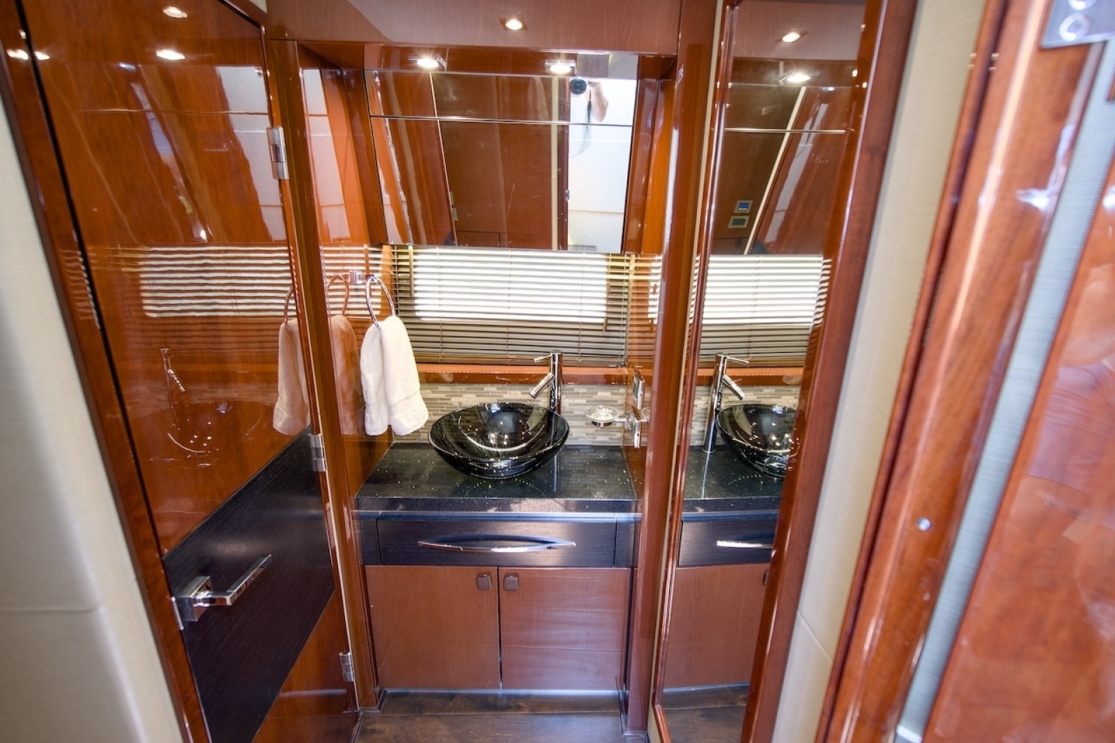 2017 Sea Ray L590 Flybridge
