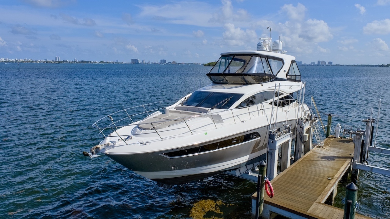 2017 Sea Ray L590 Flybridge