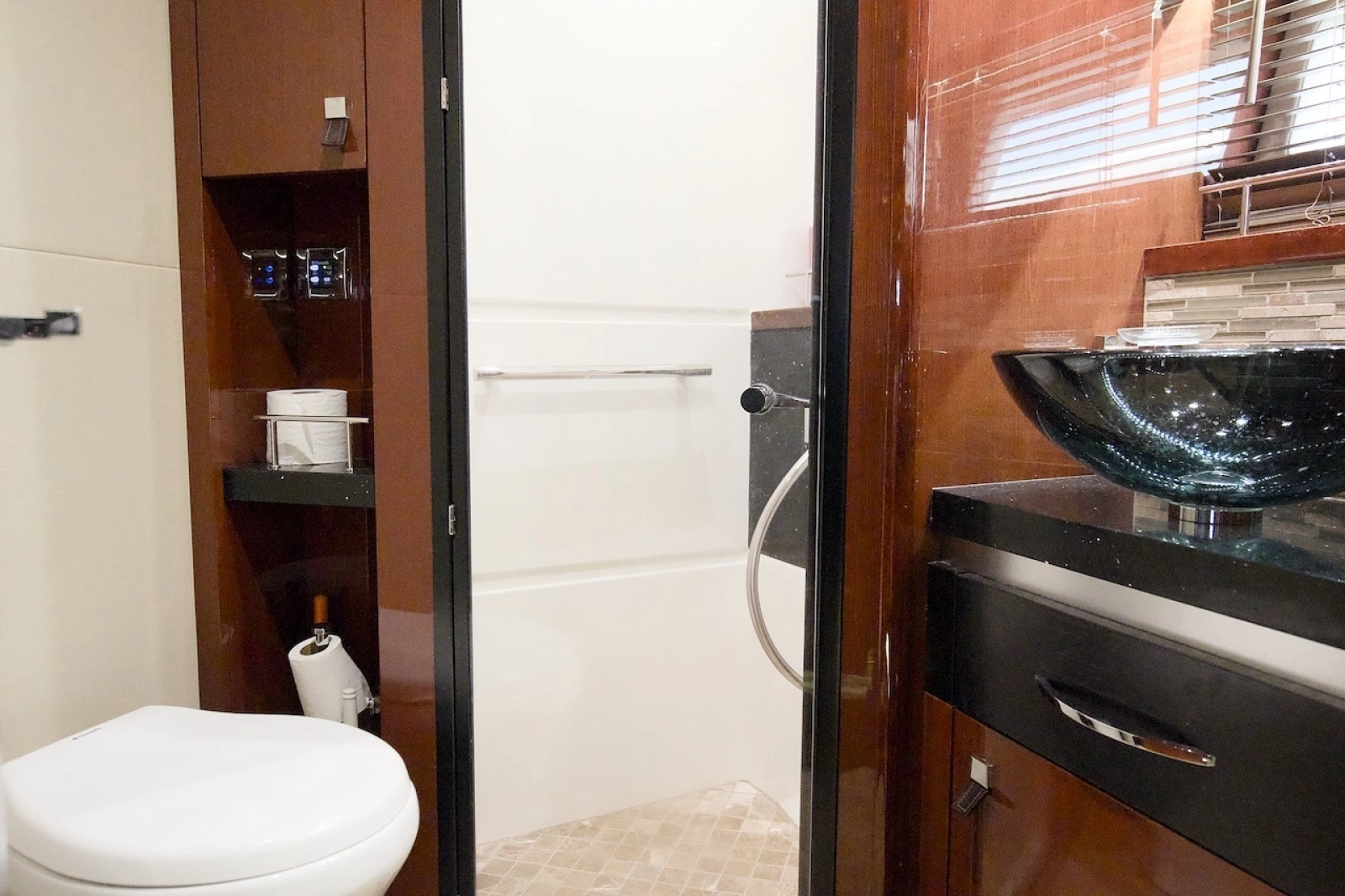 2017 Sea Ray L590 Flybridge