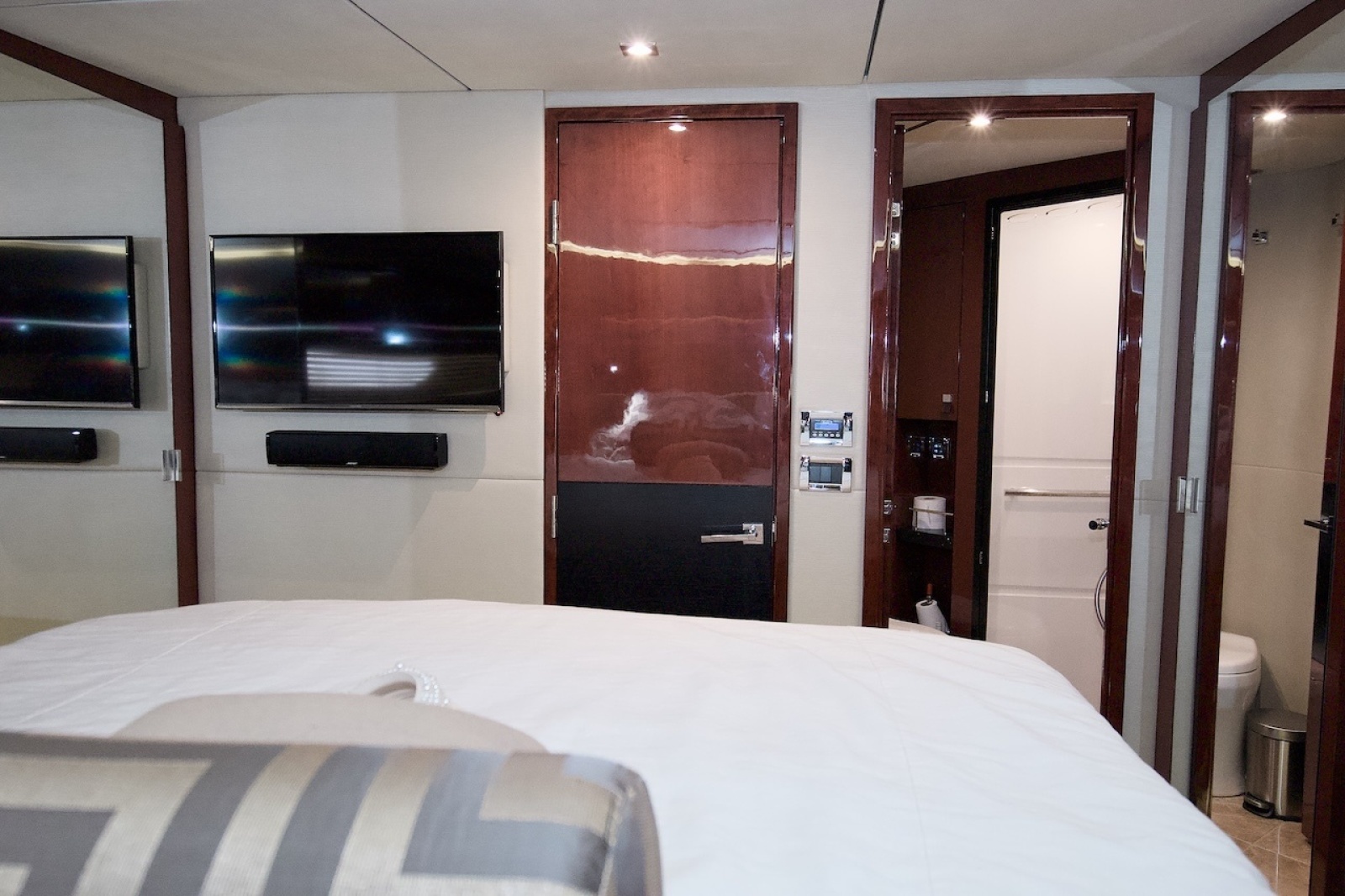 2017 Sea Ray L590 Flybridge