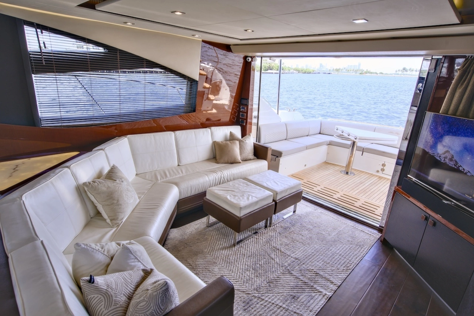 2017 Sea Ray L590 Flybridge