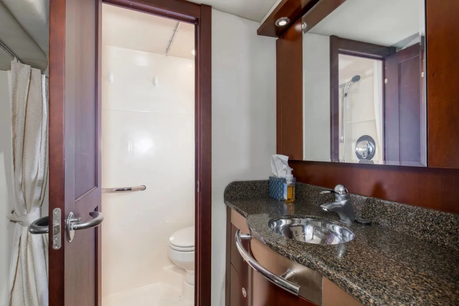 2006 Sea Ray 48 Sundancer