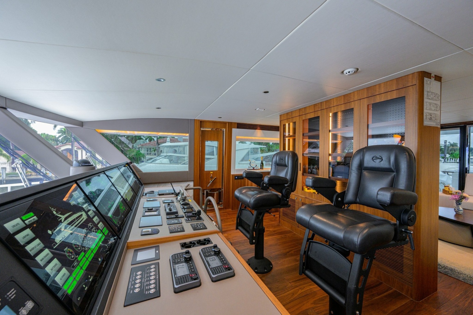 2023 Horizon FD100 — Pilothouse