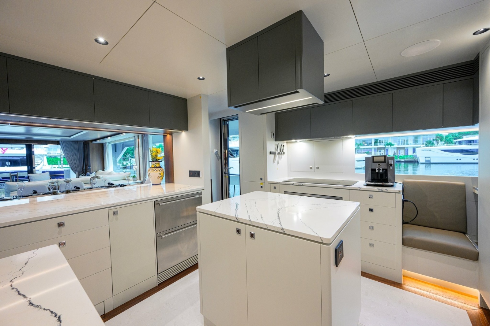 2023 Horizon FD100 — Galley