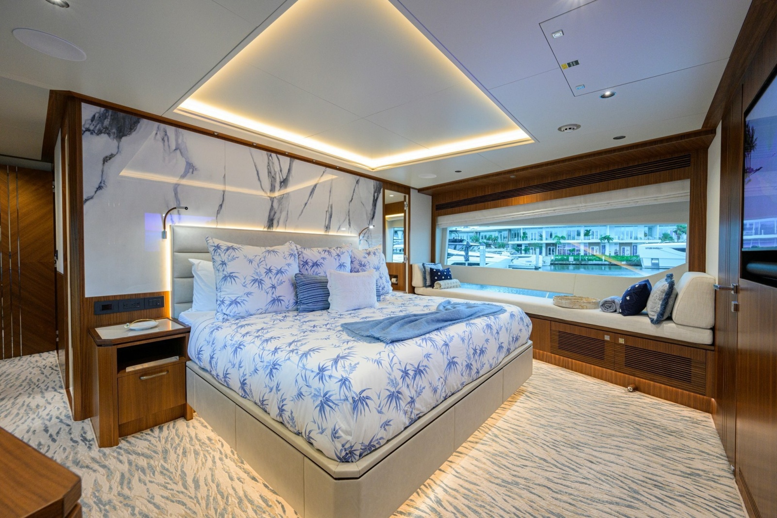 2023 Horizon FD100 — 131 On Deck Master Stateroom