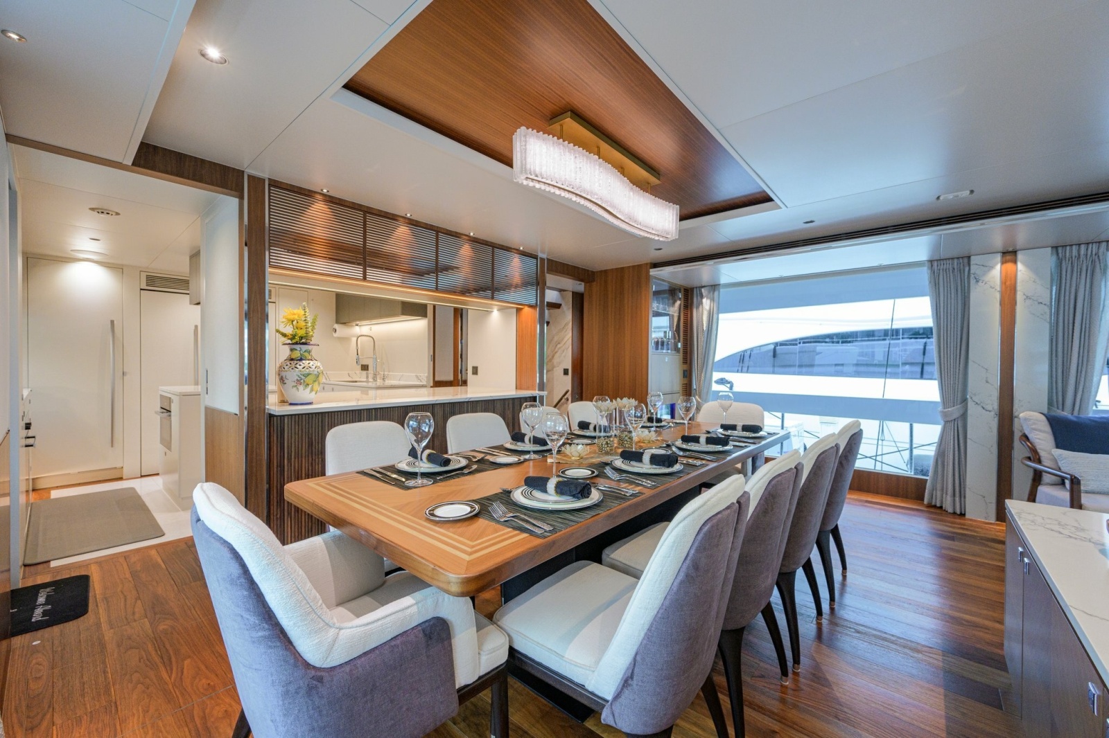 2023 Horizon FD100 — Dining