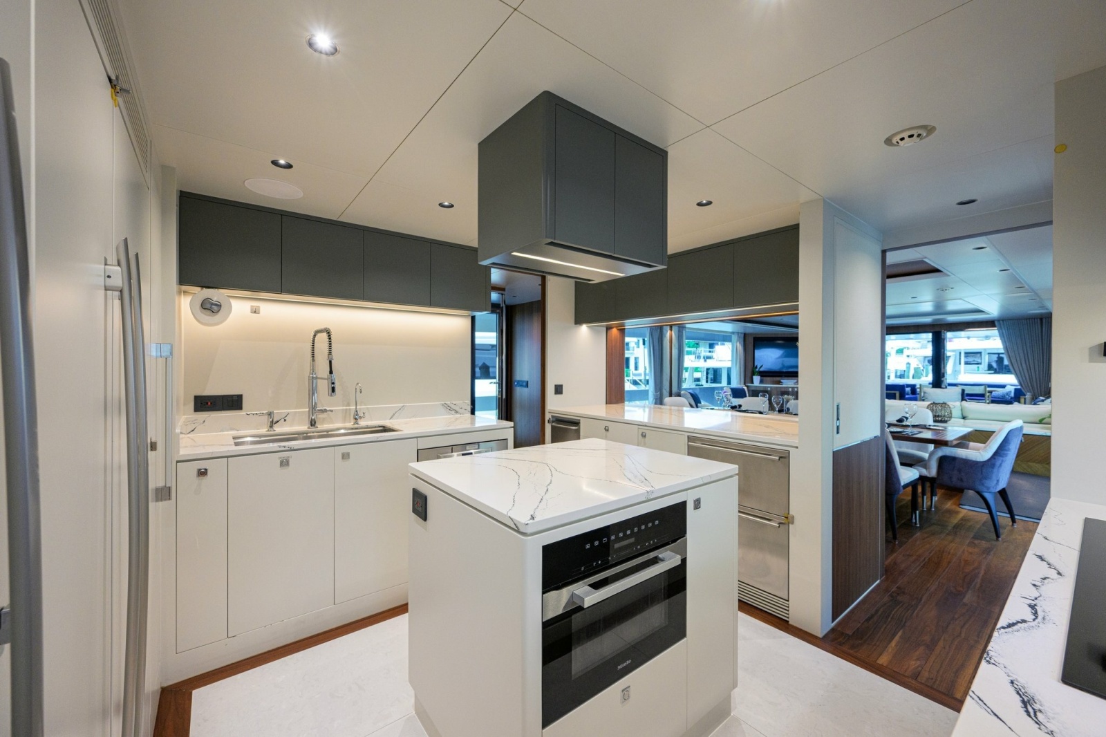 2023 Horizon FD100 — Galley