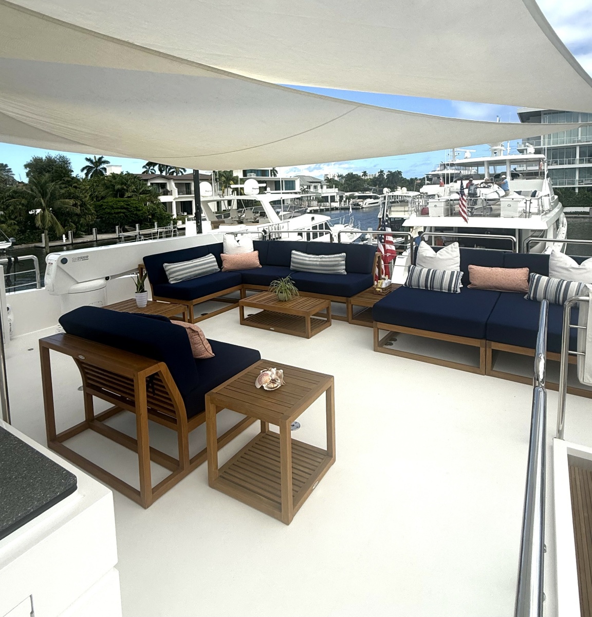 2023 Horizon FD100 — Skylounge Aft Deck