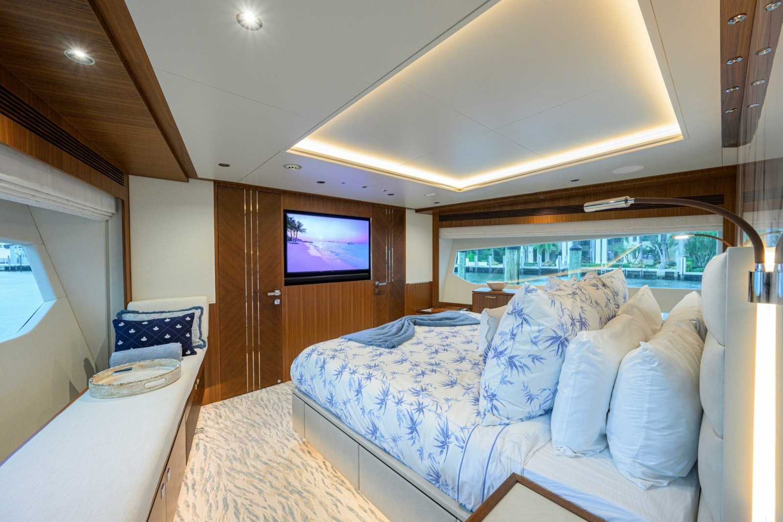 2023 Horizon FD100 — On Deck Master Stateroom