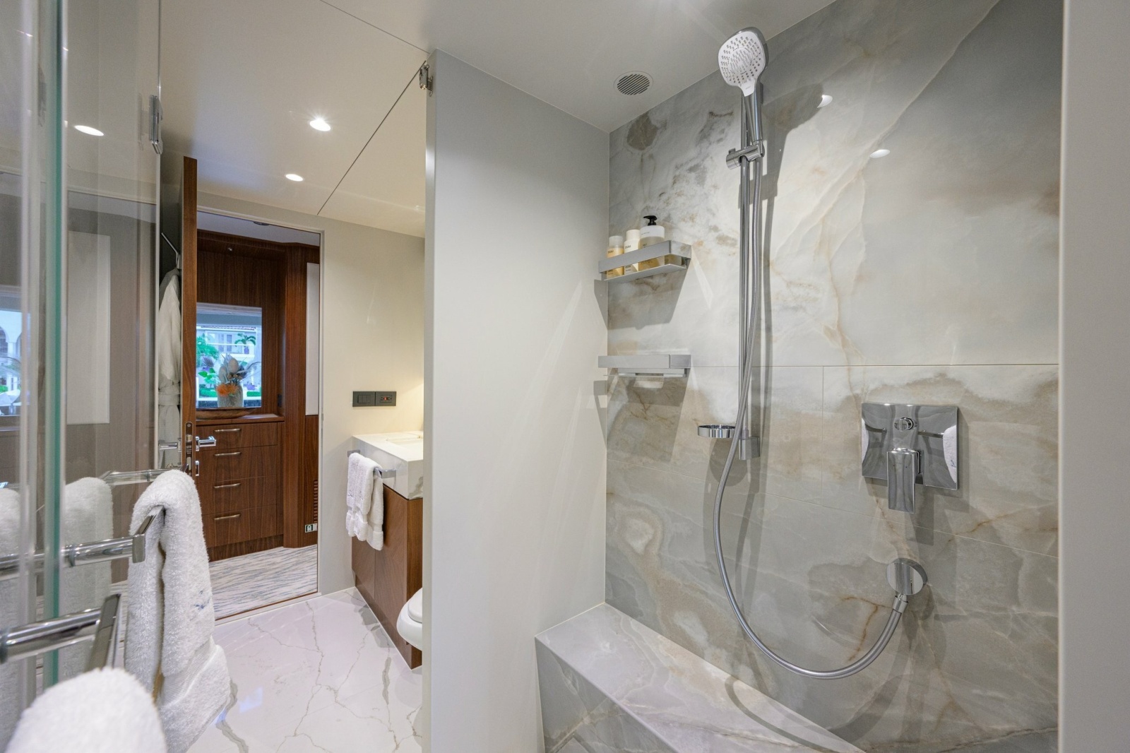 2023 Horizon FD100 — On Deck Master Stateroom - His & Hers Head