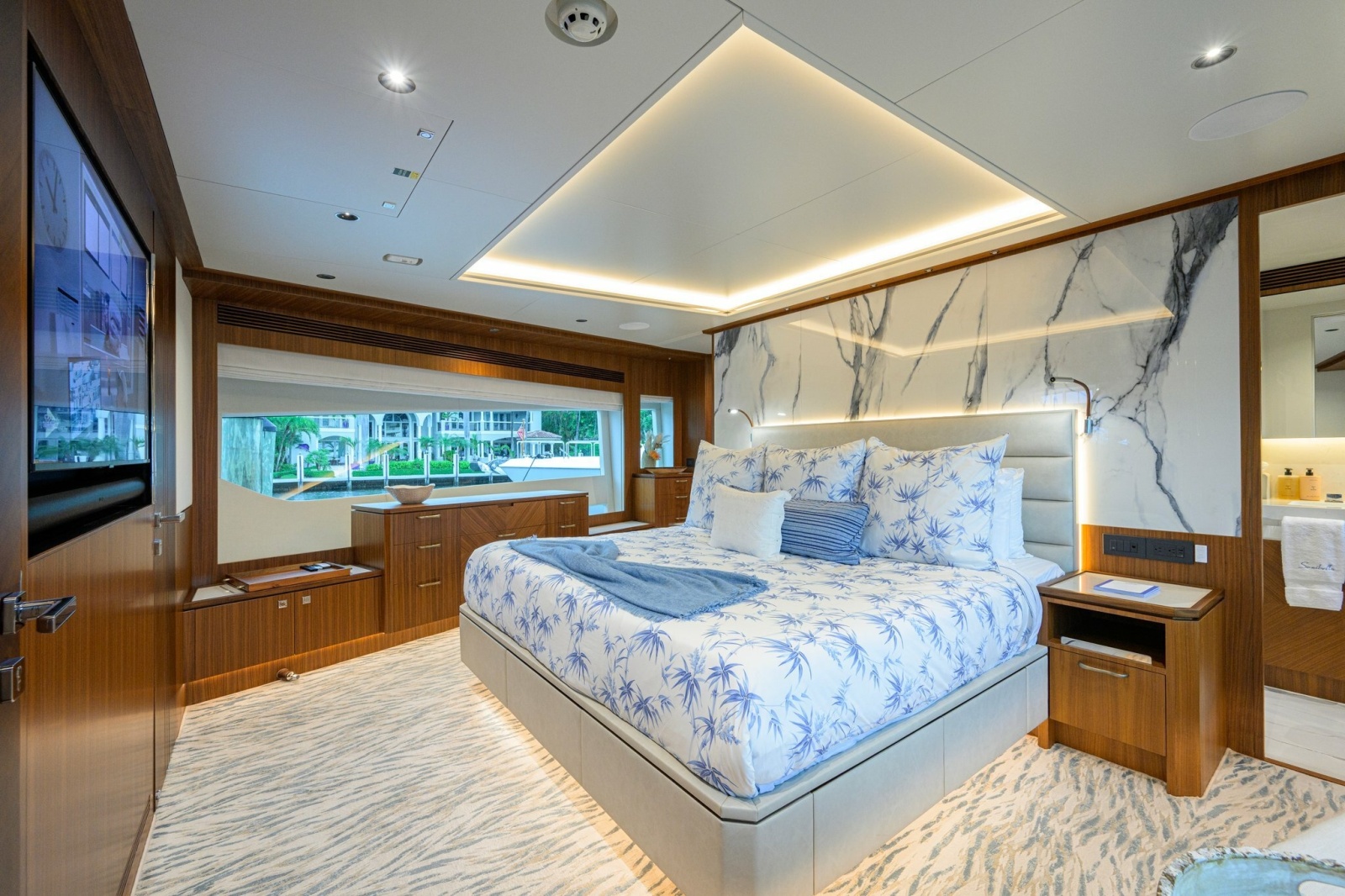 2023 Horizon FD100 — On Deck Master Stateroom
