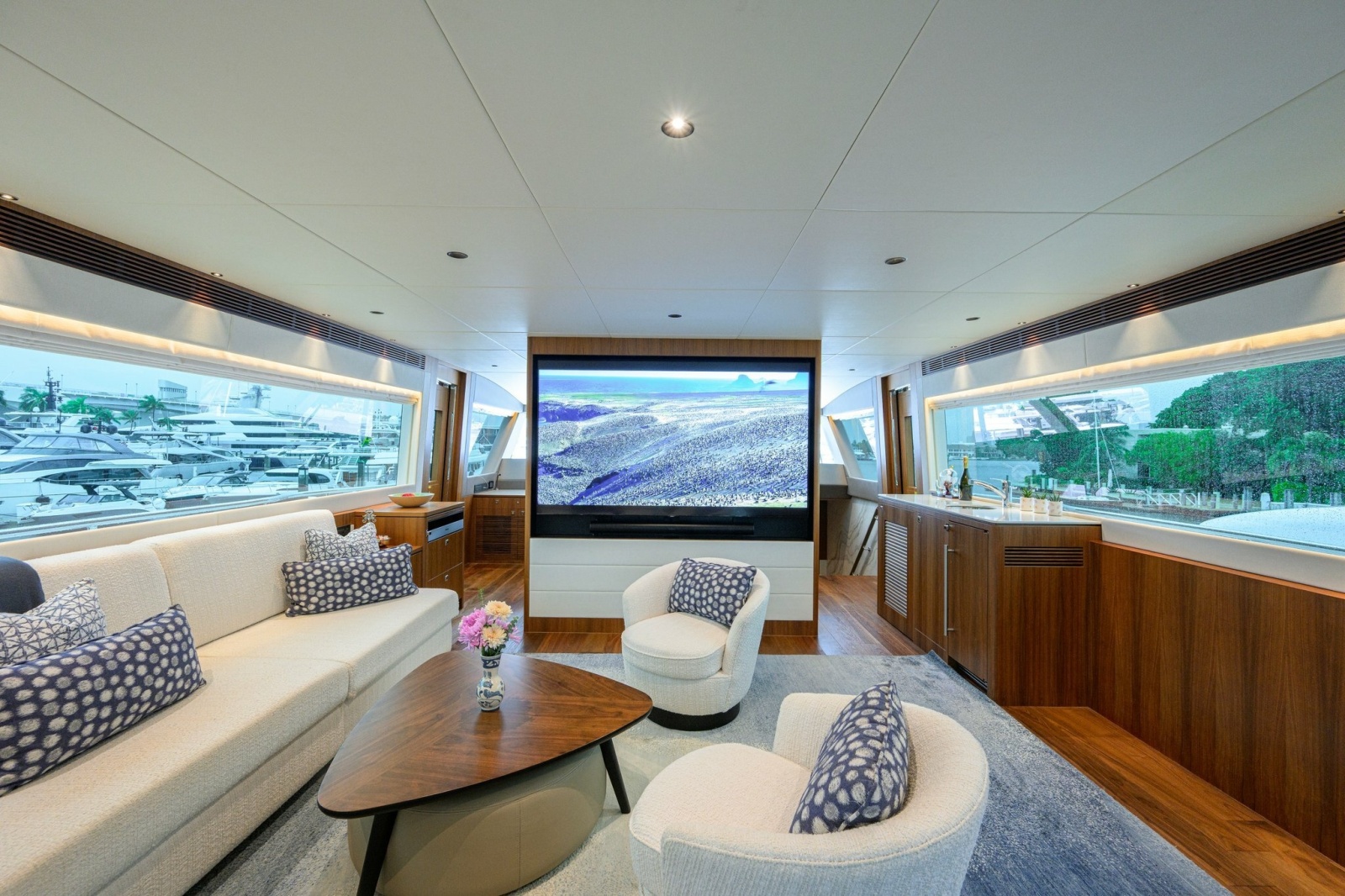 2023 Horizon FD100 — Skylounge