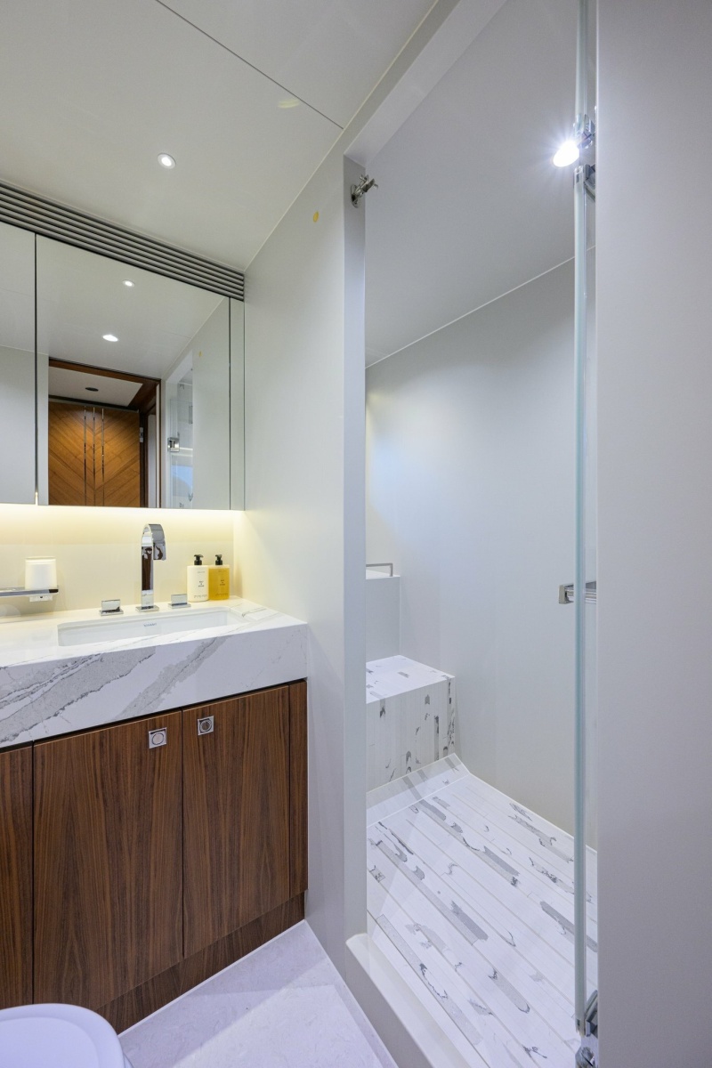2023 Horizon FD100 — Forward Stateroom Head