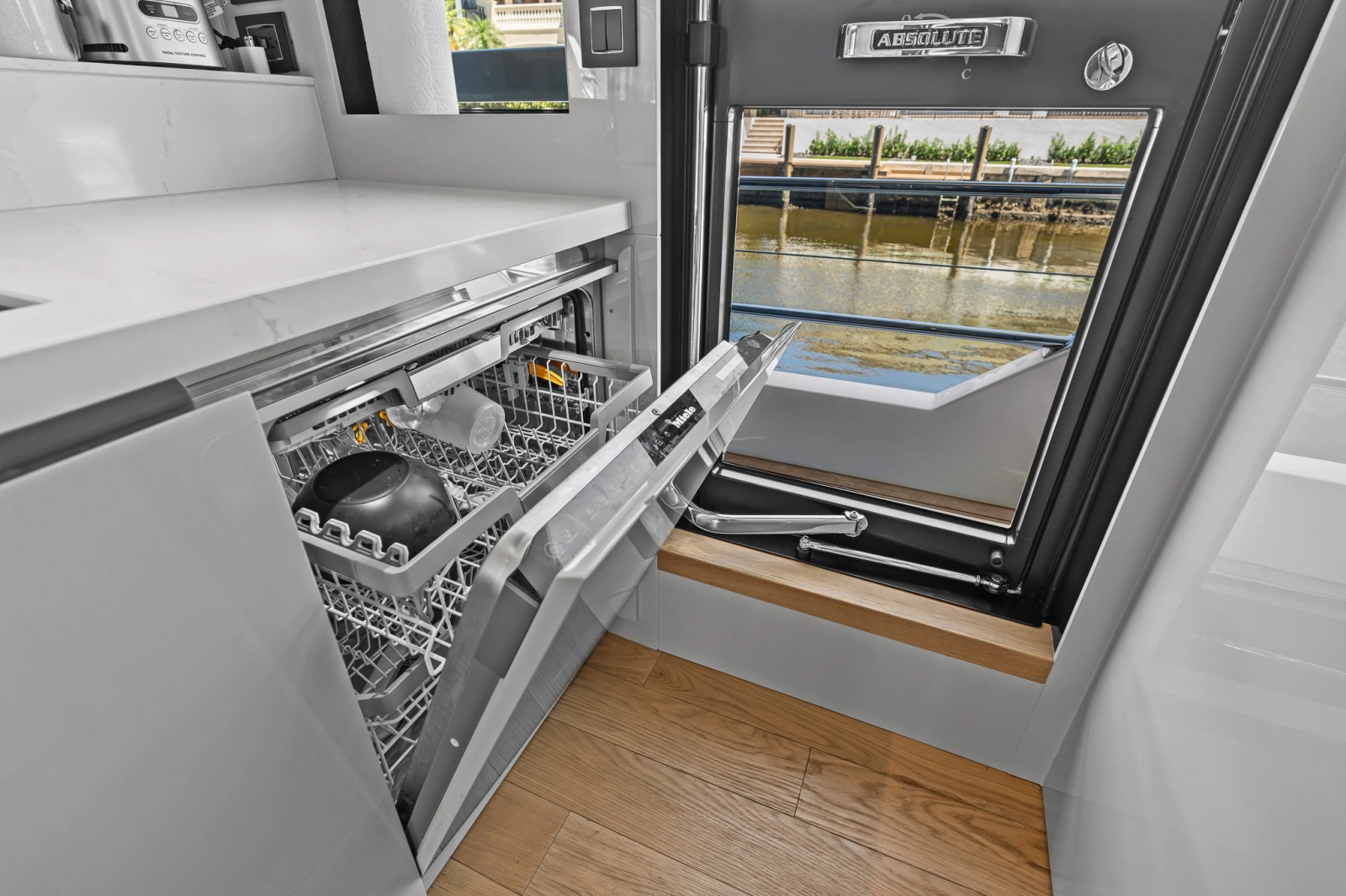 2023 Absolute Navetta 75