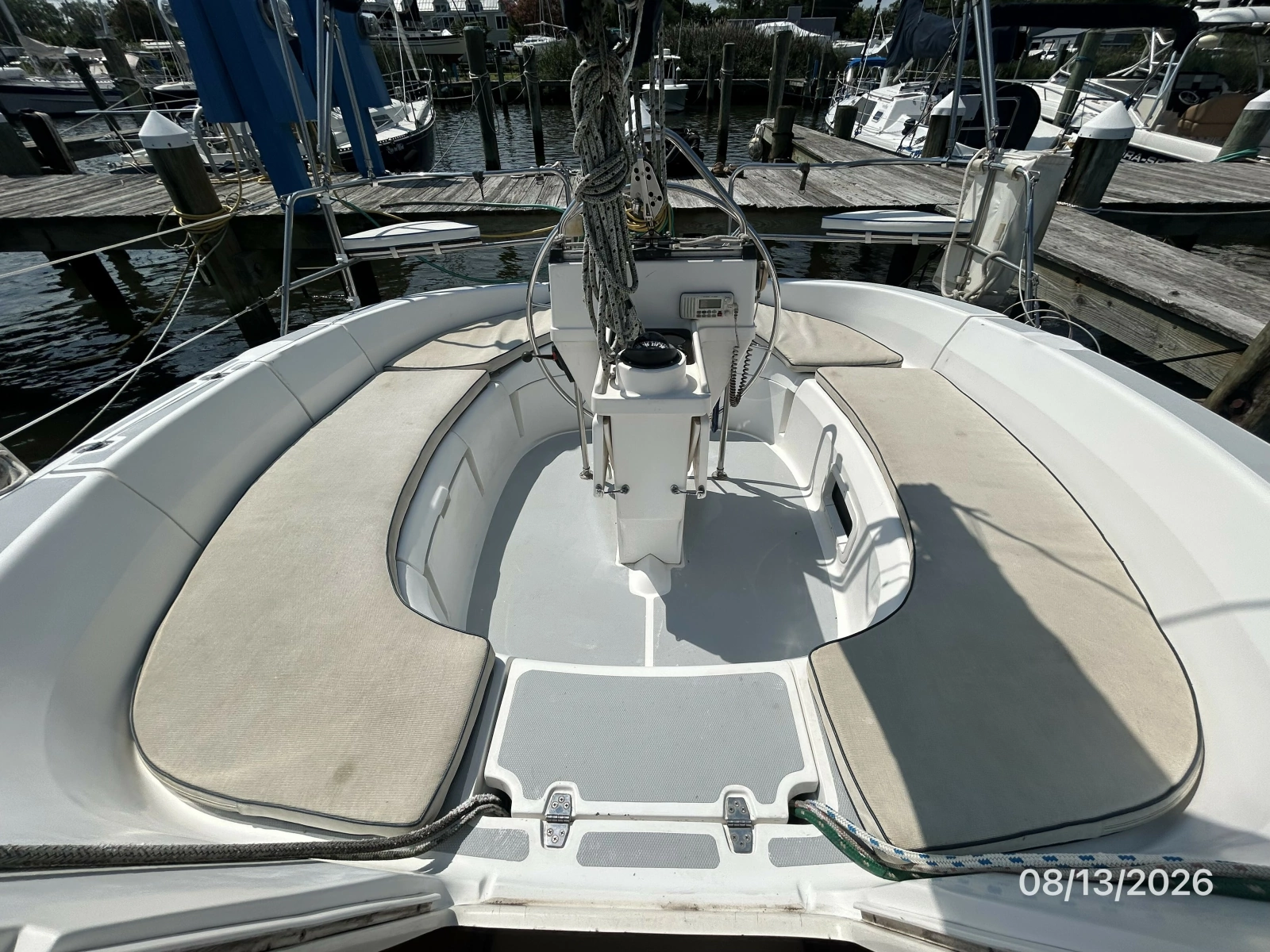 Hunter 336 cockpit aft