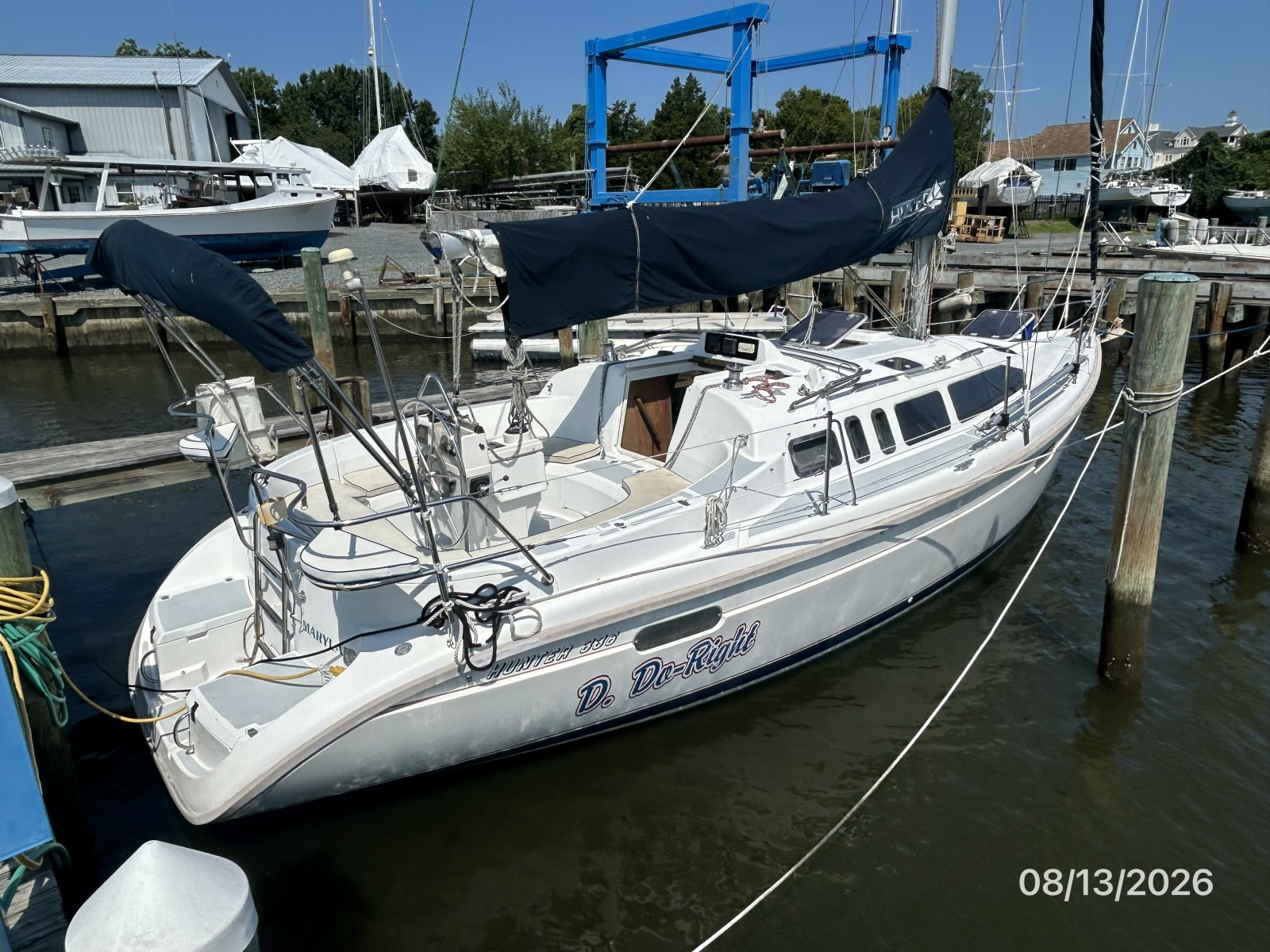 Hunter 336 starboard aft profile