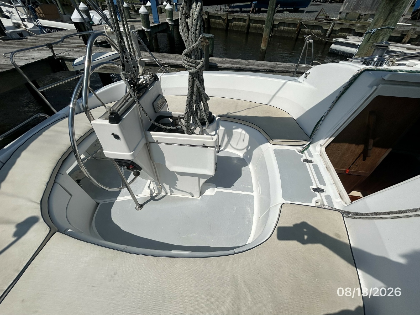 Hunter 336 cockpit port