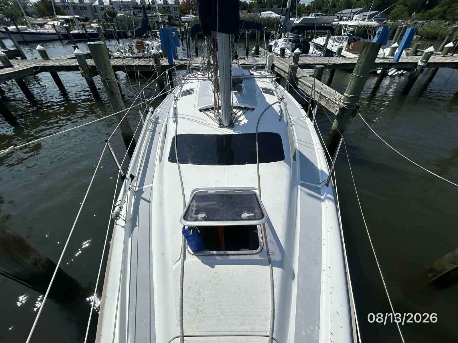 Hunter 336 foredeck aft