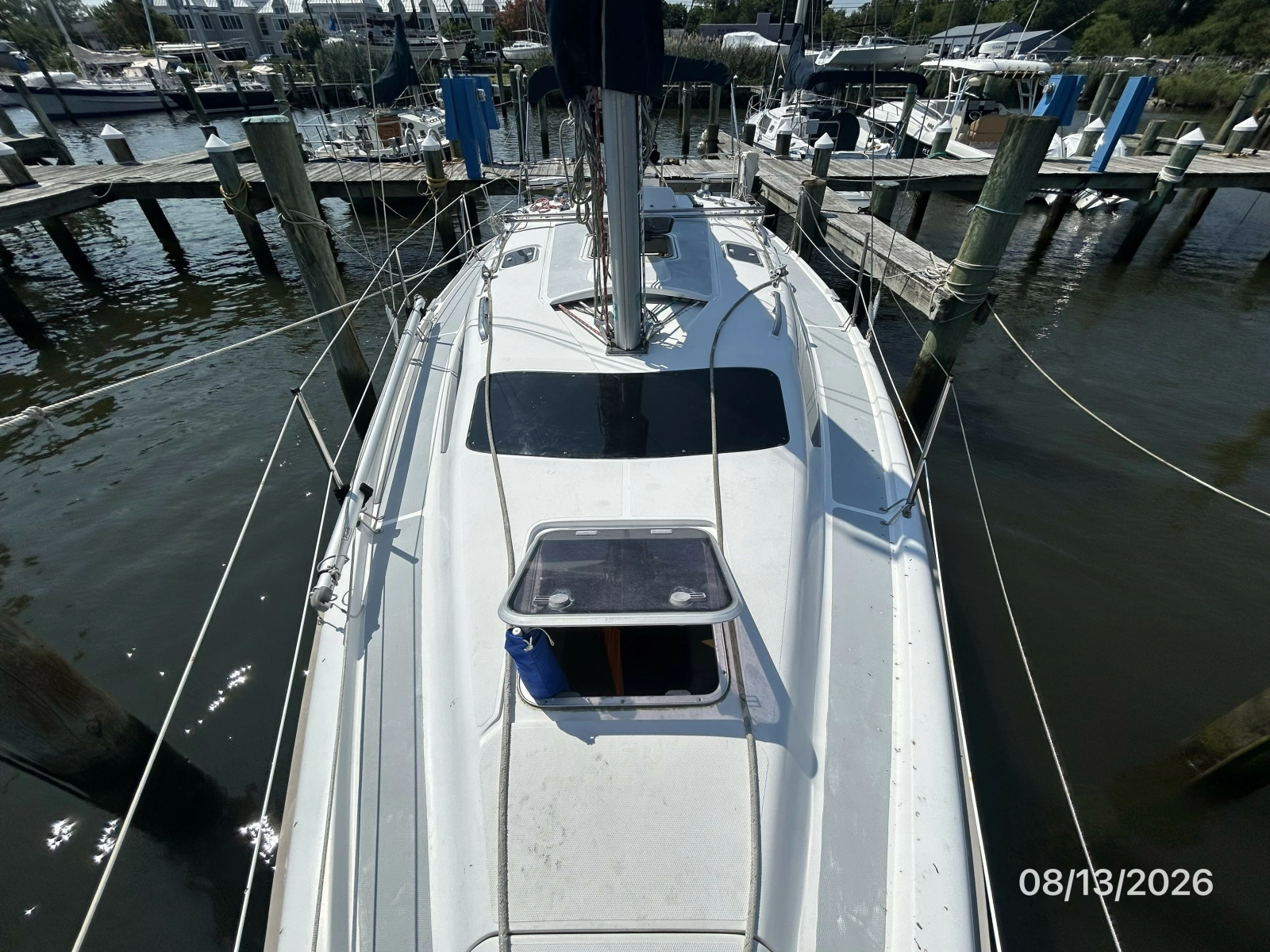 Hunter 336 foredeck aft