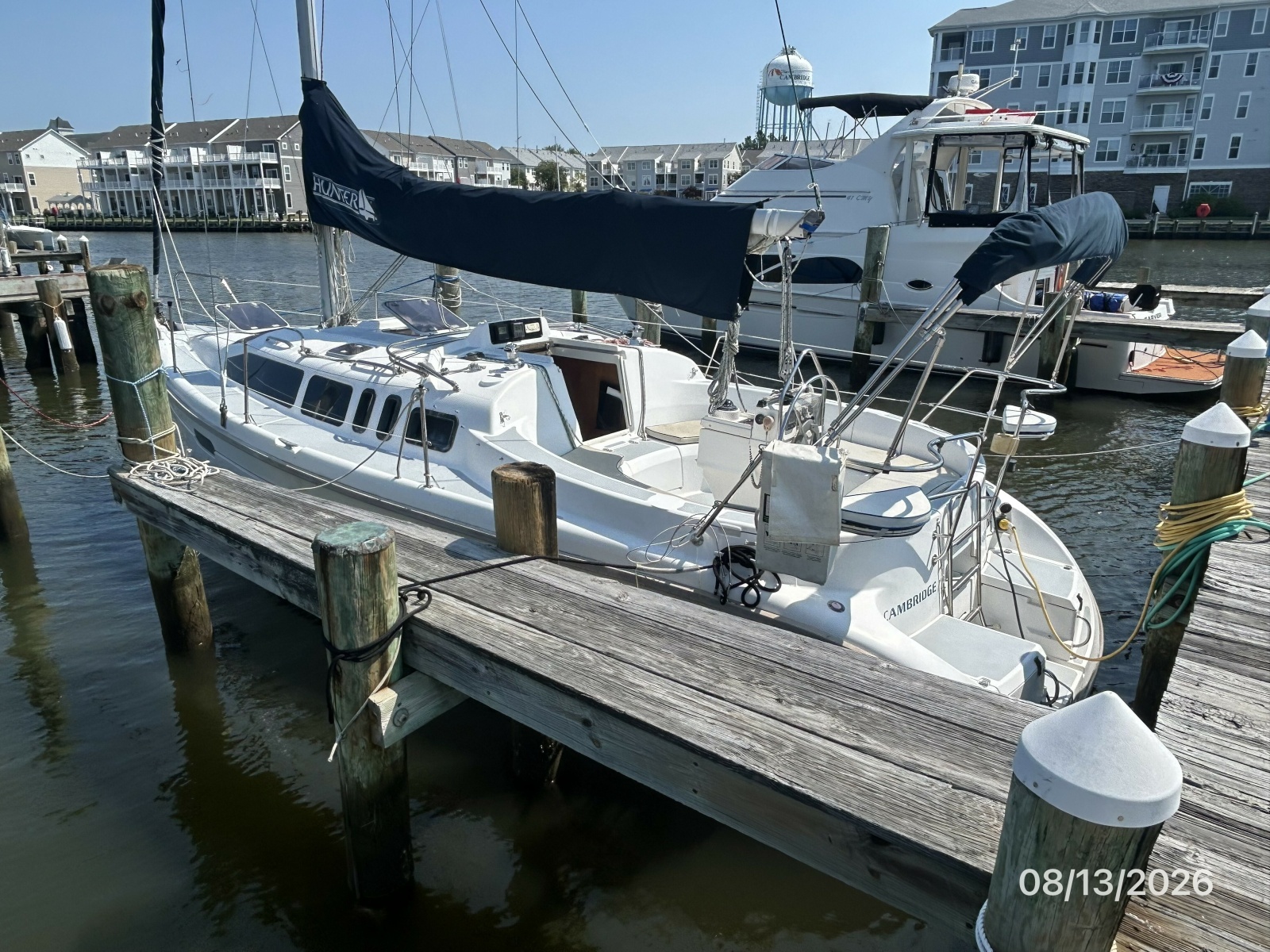 Hunter 336 port aft profile