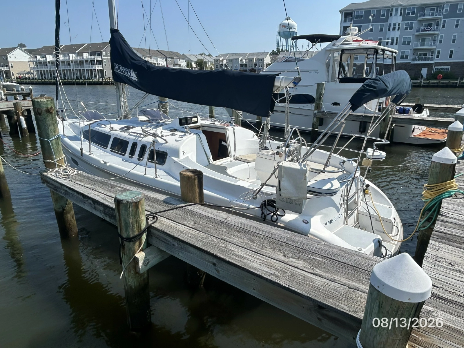 Hunter 336 port aft profile