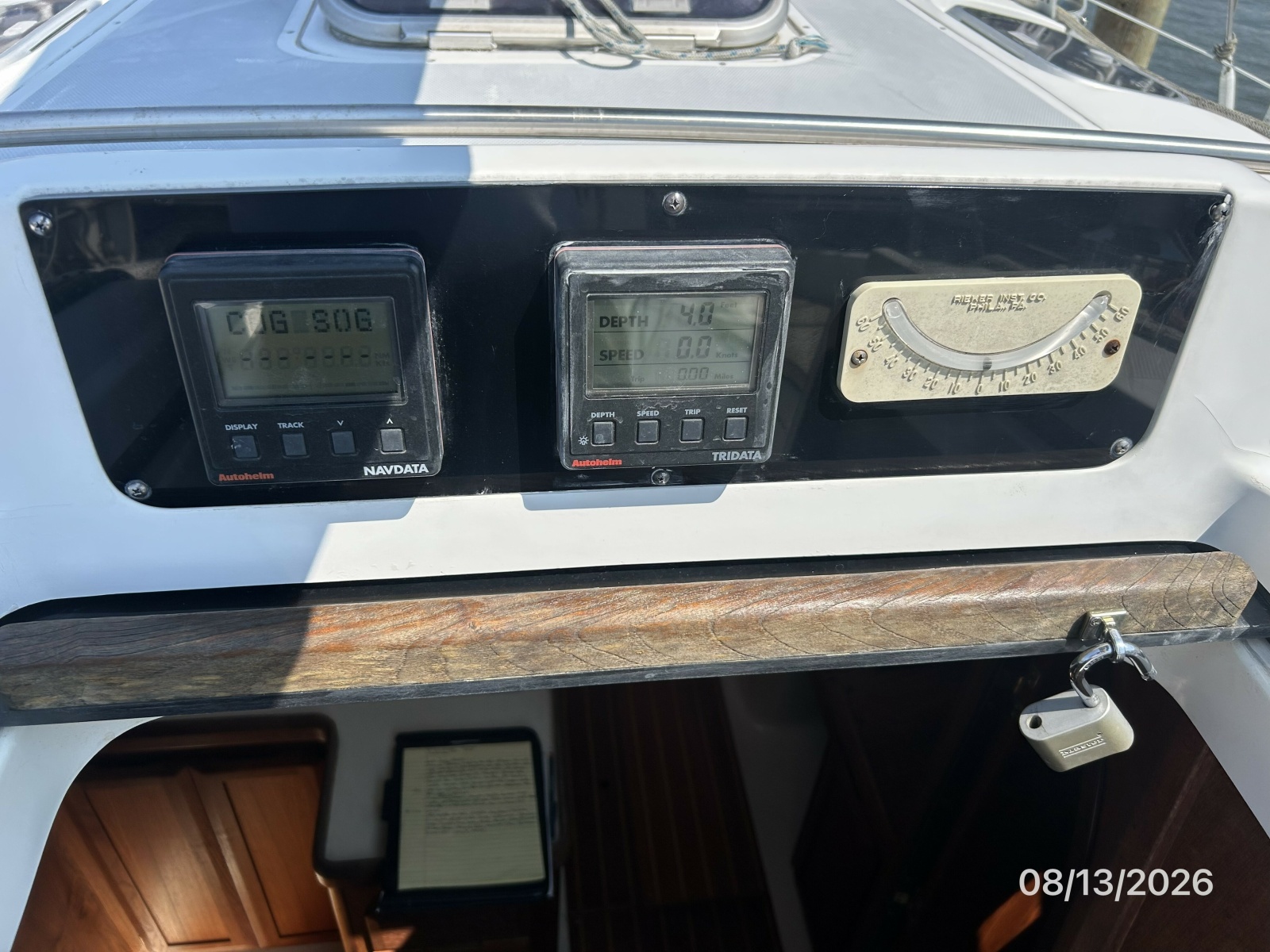 Hunter 336 cockpit electronics