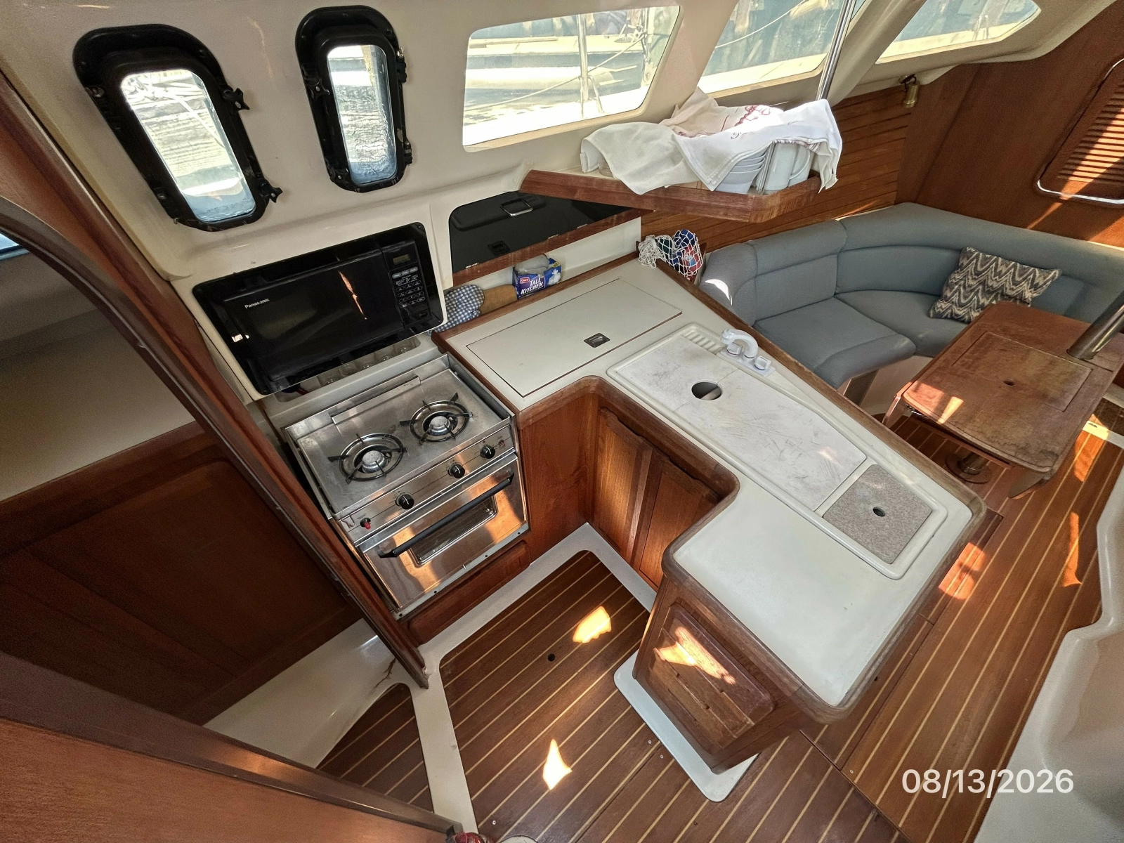 Hunter 336 galley1