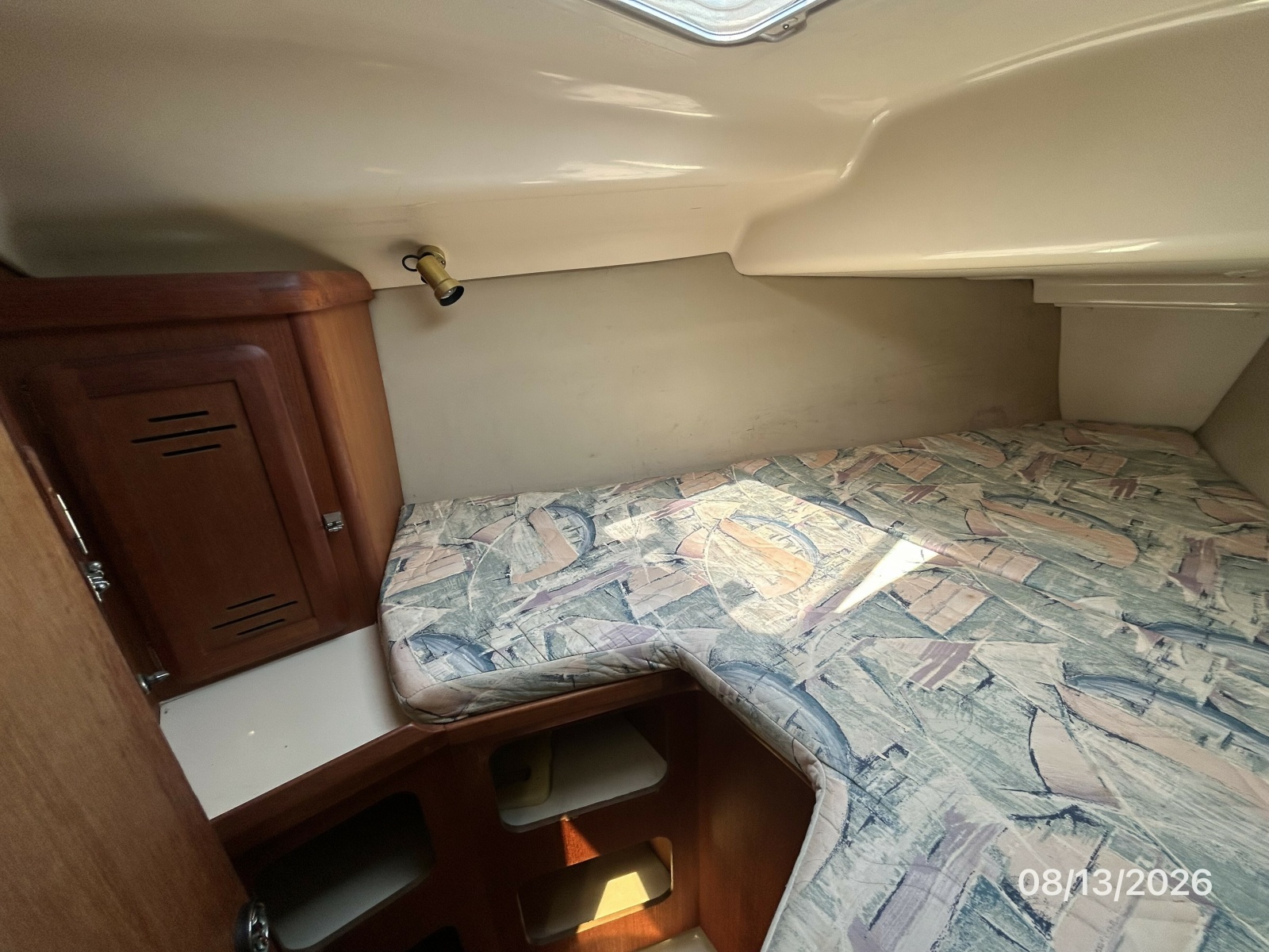 Hunter 336 forward stateroom port