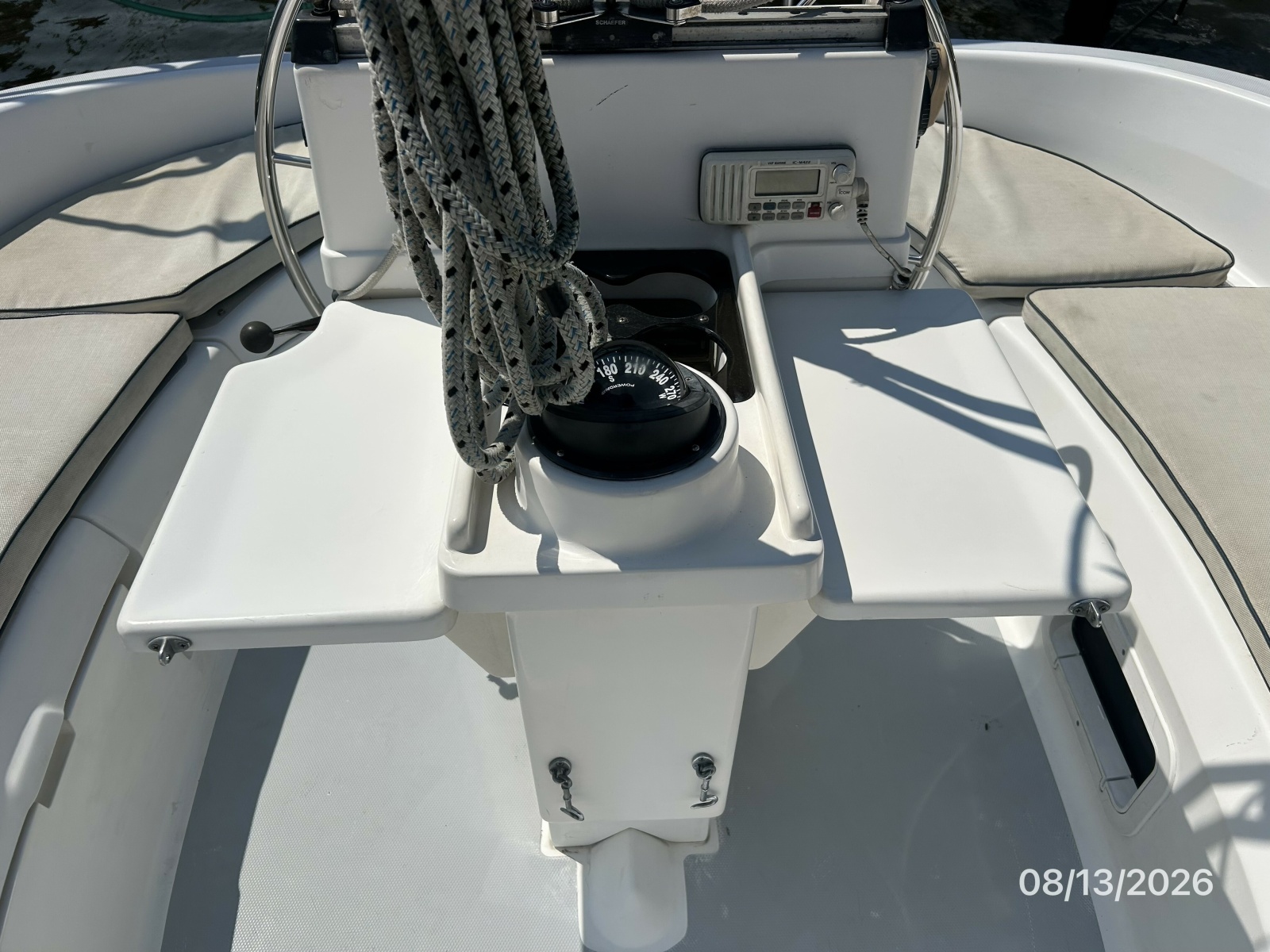 Hunter 336 cockpit table