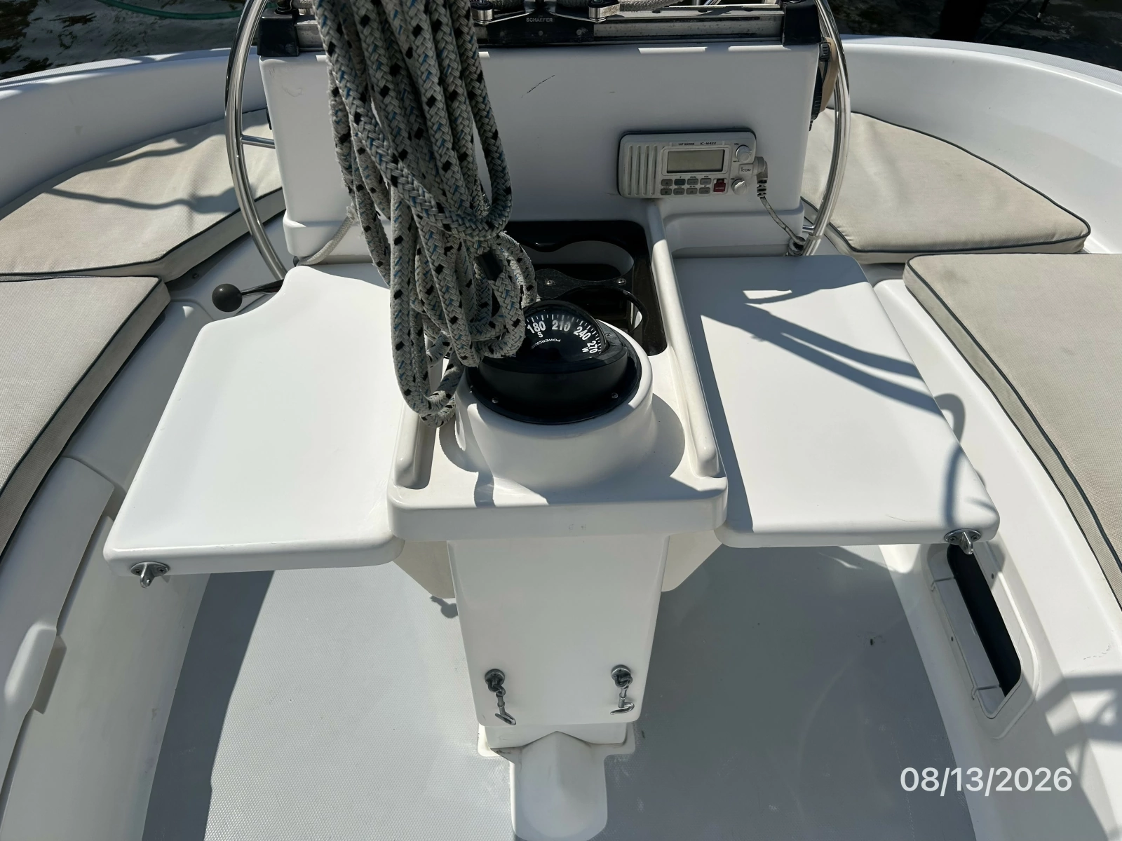 Hunter 336 cockpit table