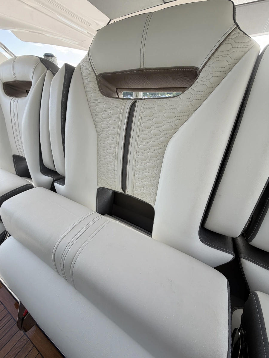 2019 Tiara Yachts 38 LS