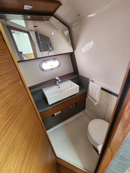 2019 Tiara Yachts 38 LS