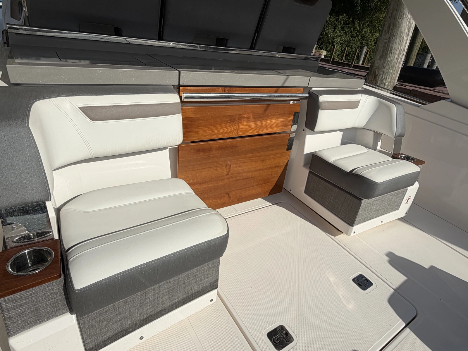 2019 Tiara Yachts 38 LS