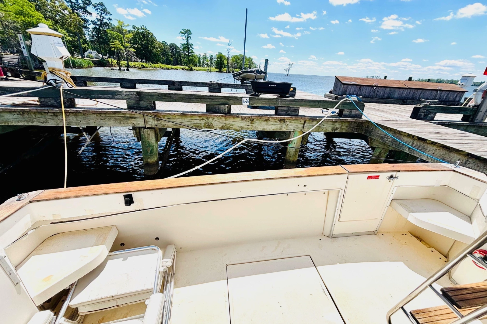 1988 Sea Ray 305 Sedan Bridge