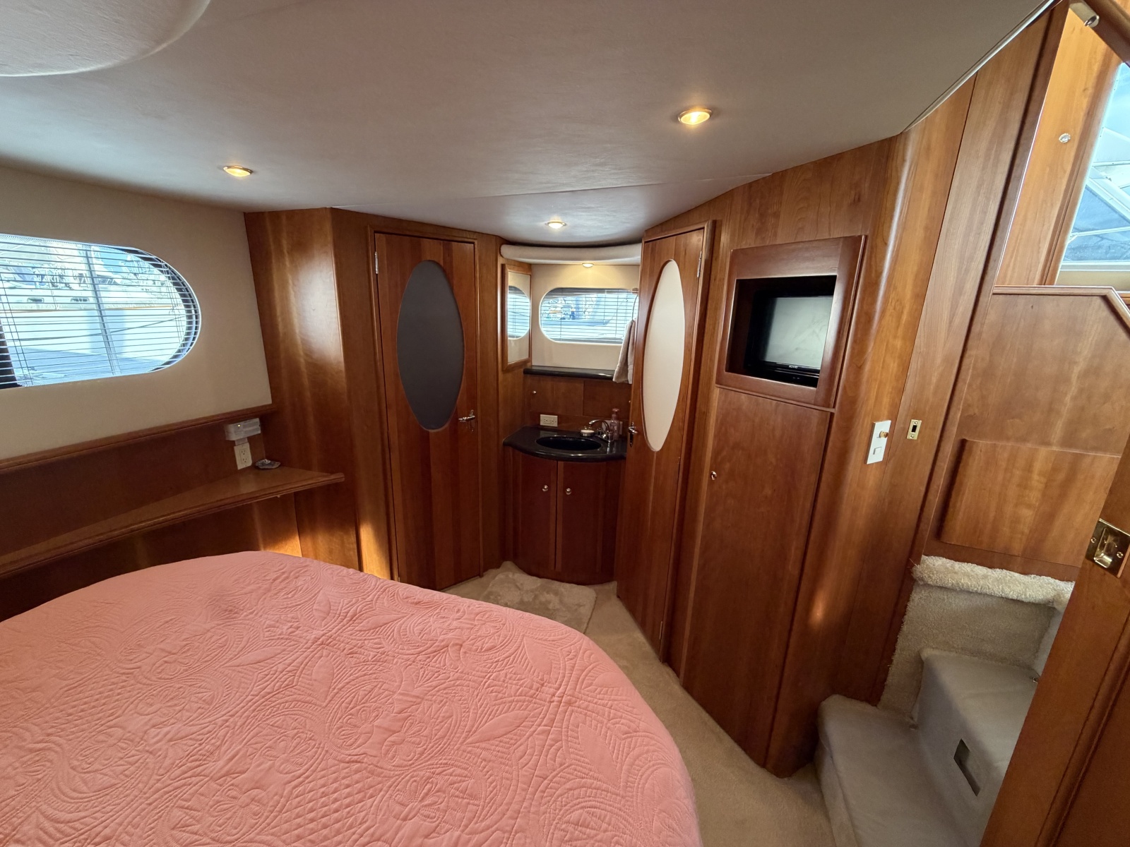 2002 Silverton 43 Motor Yacht