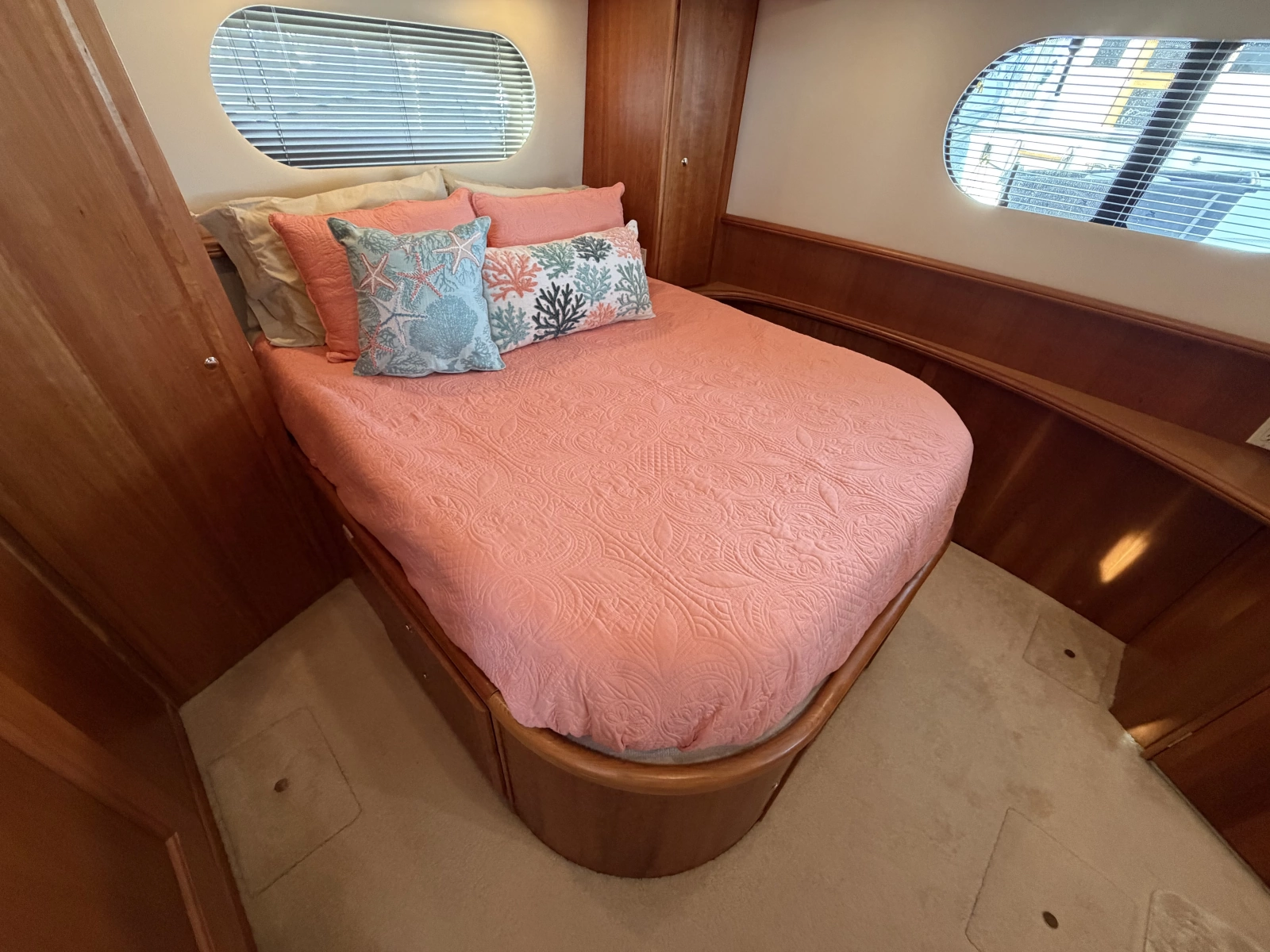 2002 Silverton 43 Motor Yacht