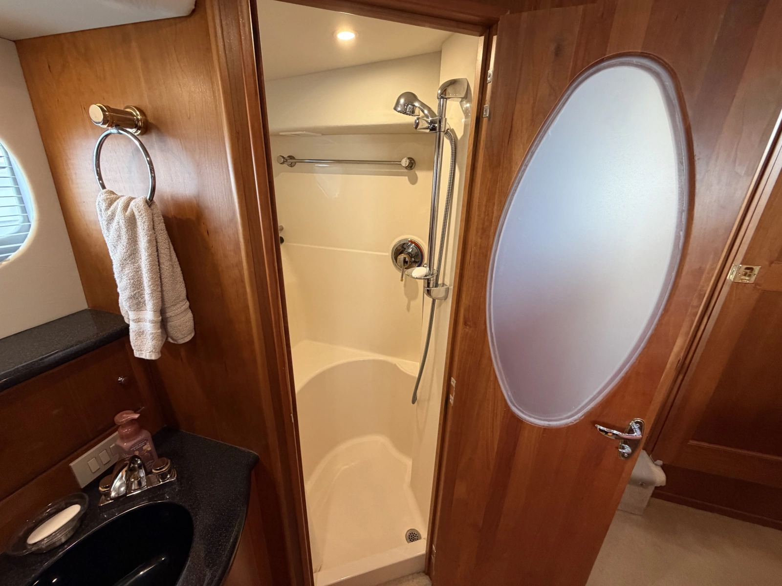 2002 Silverton 43 Motor Yacht
