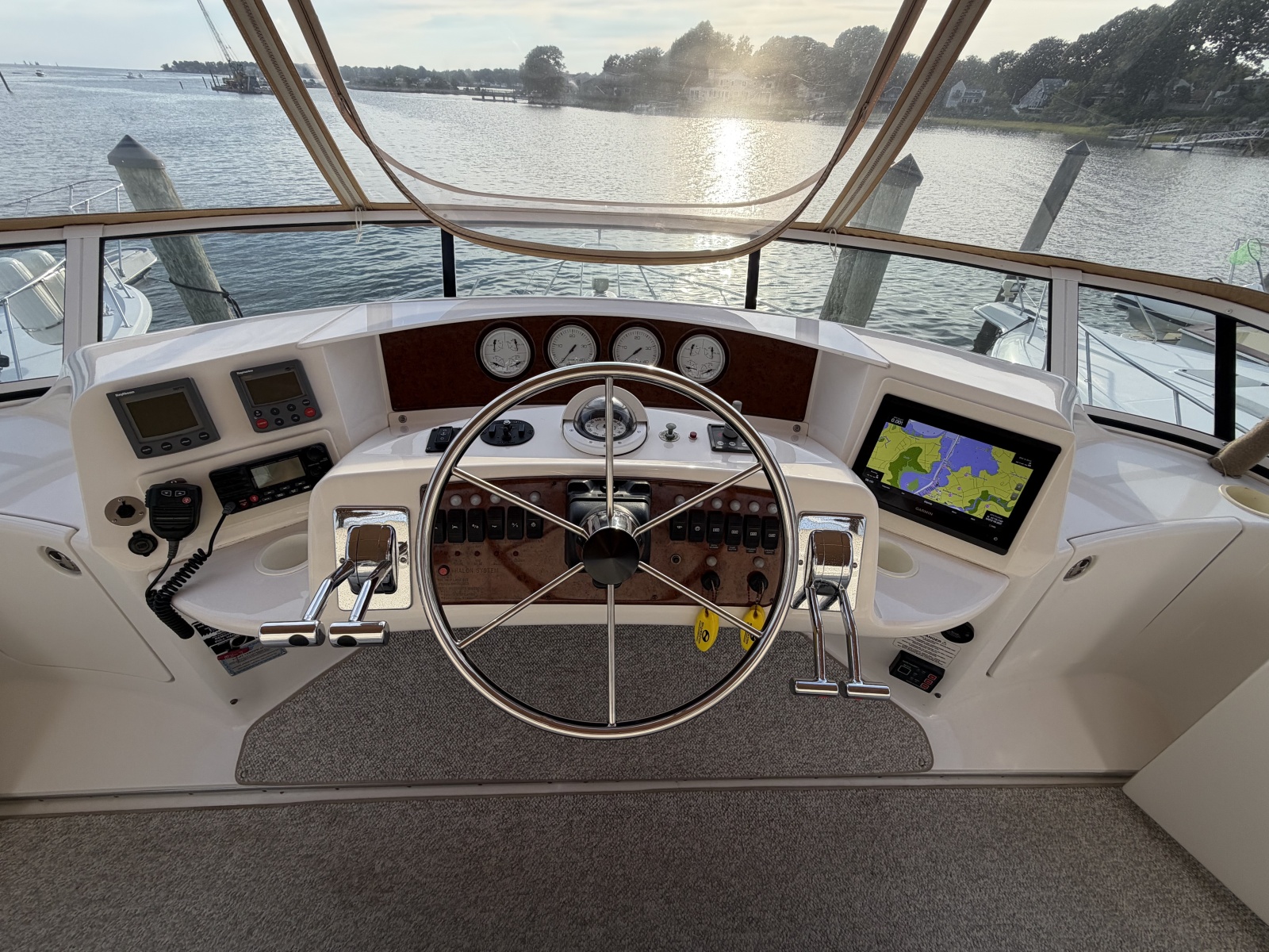2002 Silverton 43 Motor Yacht