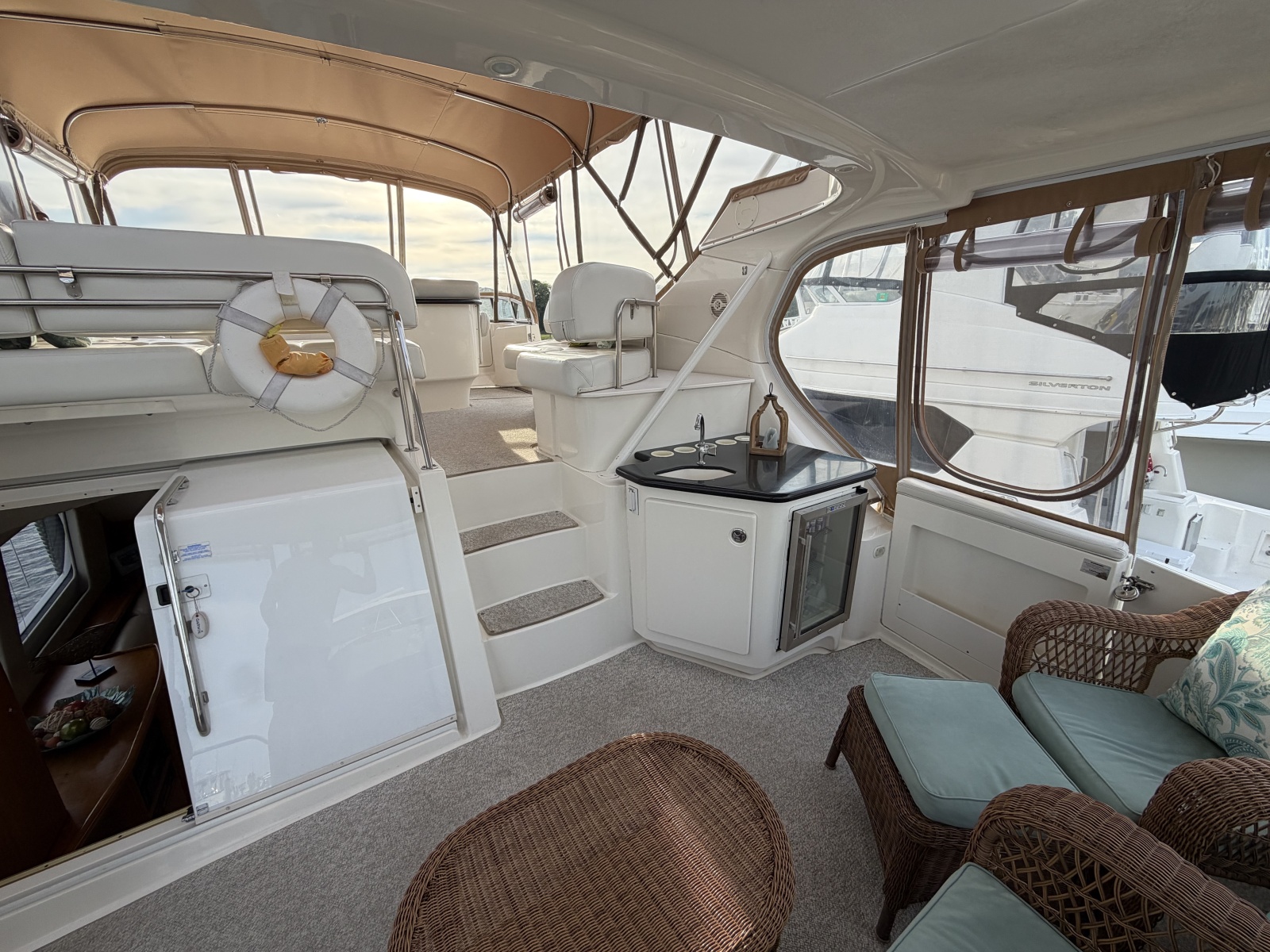 2002 Silverton 43 Motor Yacht