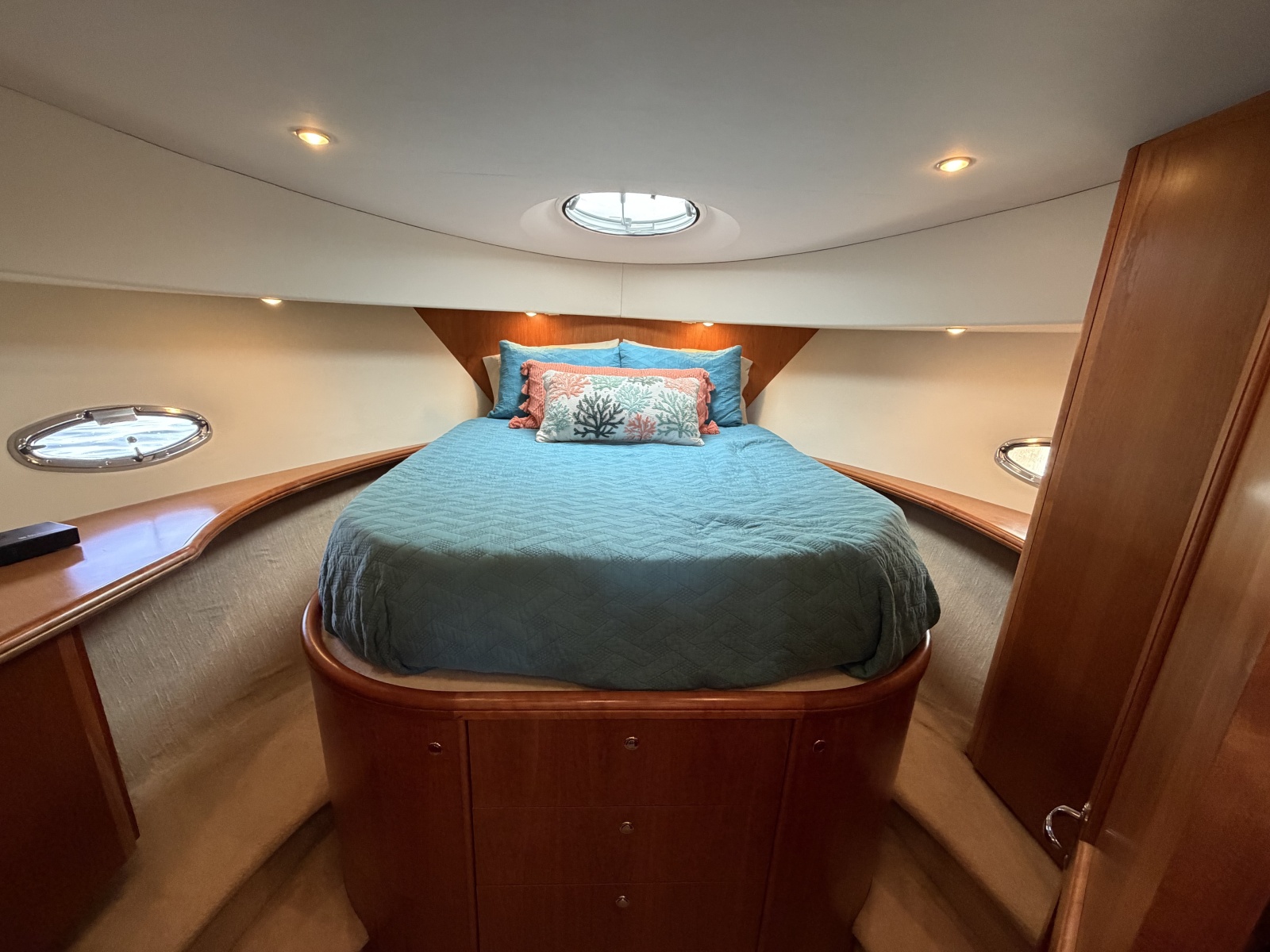 2002 Silverton 43 Motor Yacht