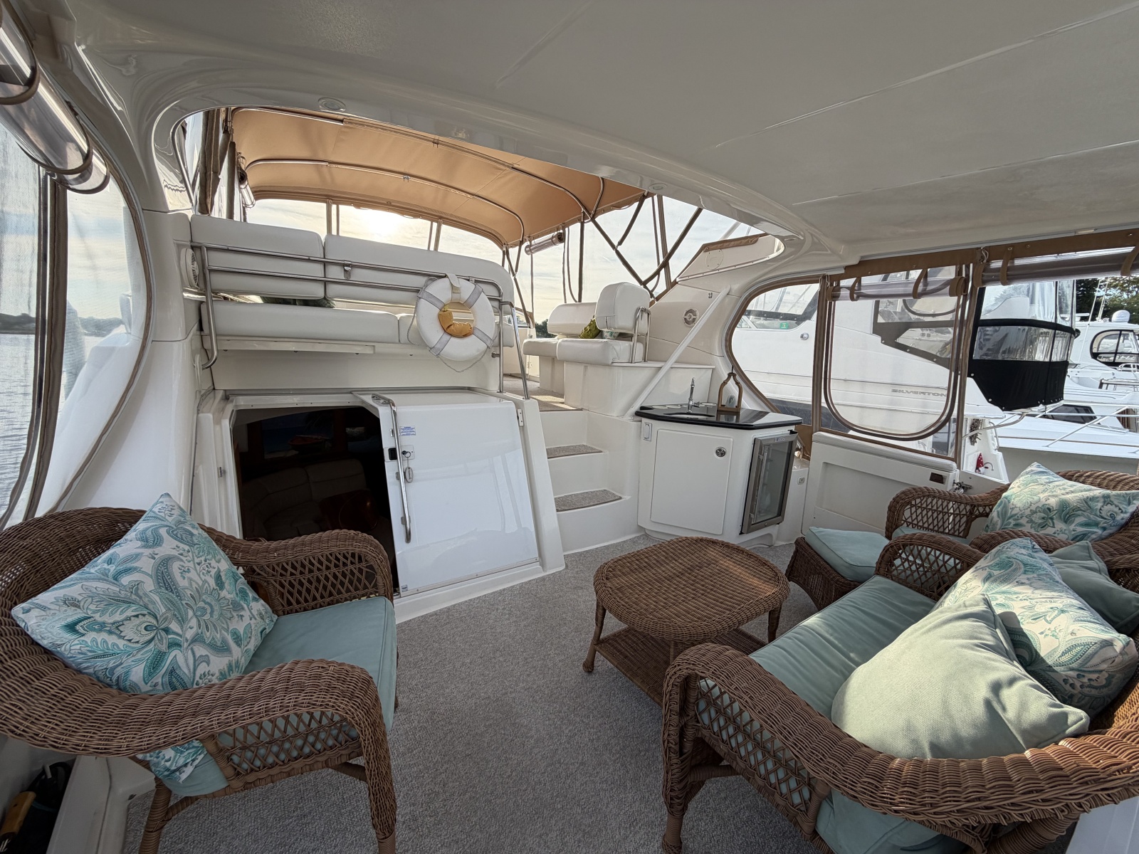 2002 Silverton 43 Motor Yacht