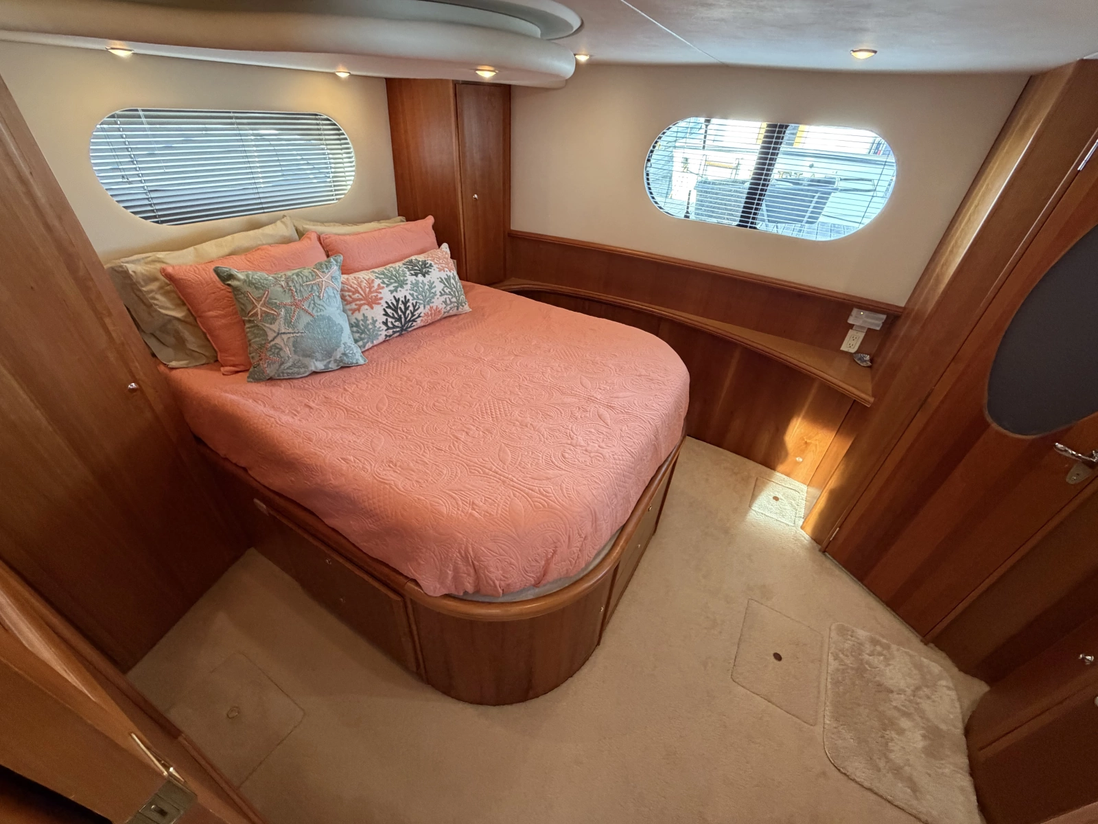 2002 Silverton 43 Motor Yacht