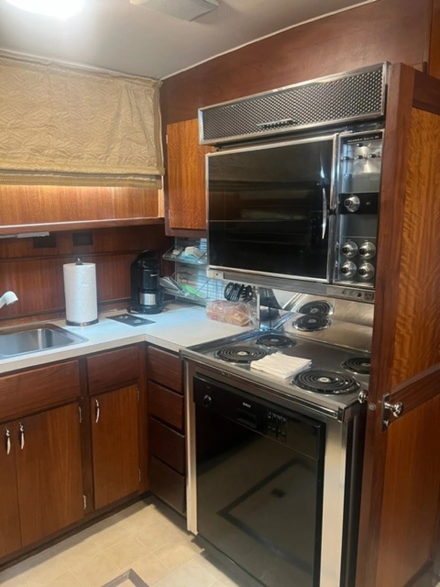 1972 Hatteras 58 Yacht Fish