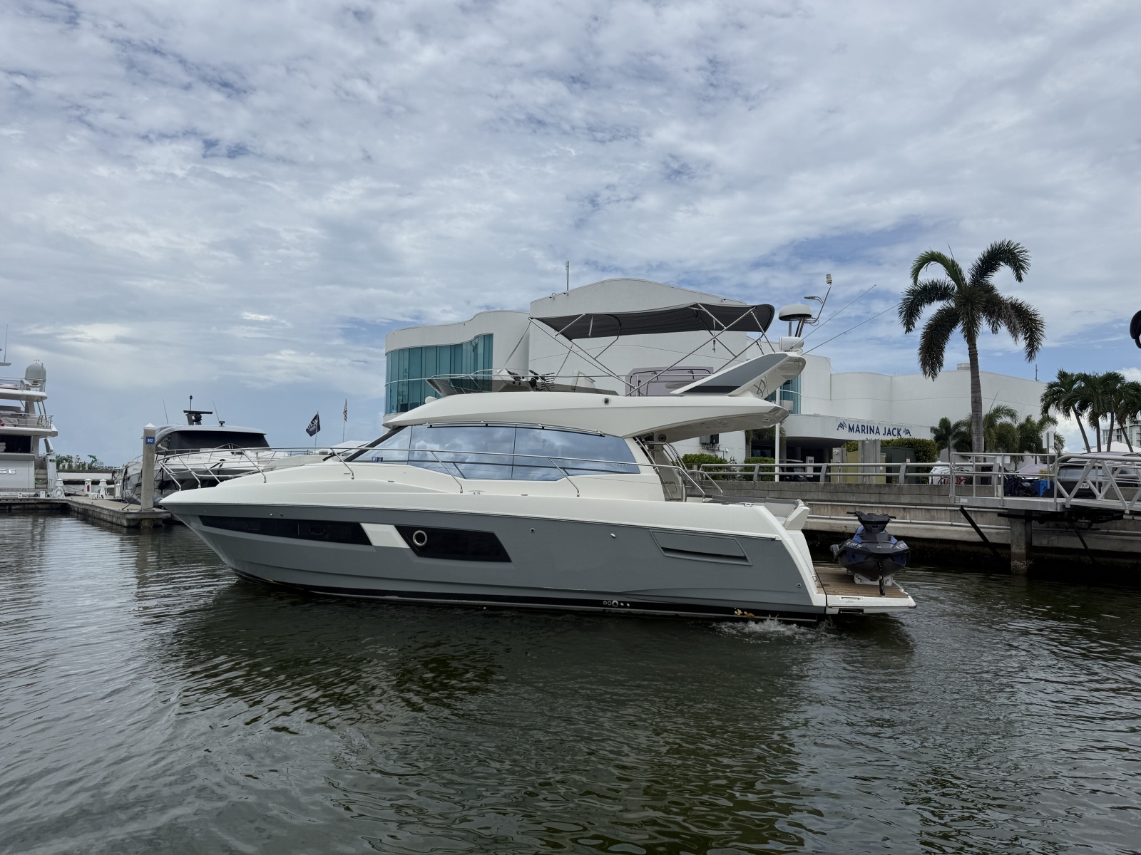 2018 Prestige 460